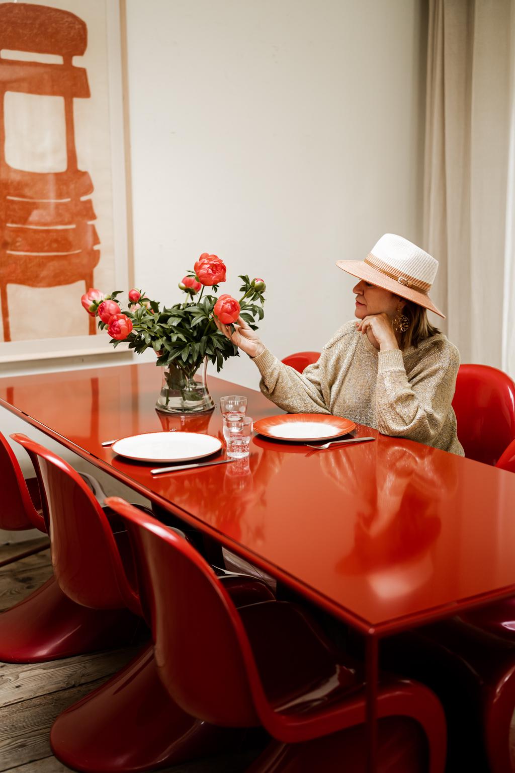 Table contemporaine en acier laqué en vente 12