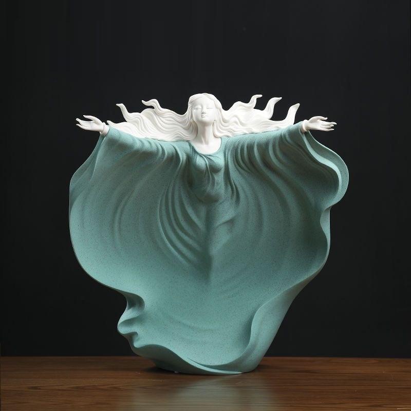 Vintage Chinese Porcelain Hugging Lady Figurine Sculpture In Fair Condition For Sale In 景德镇市, CN