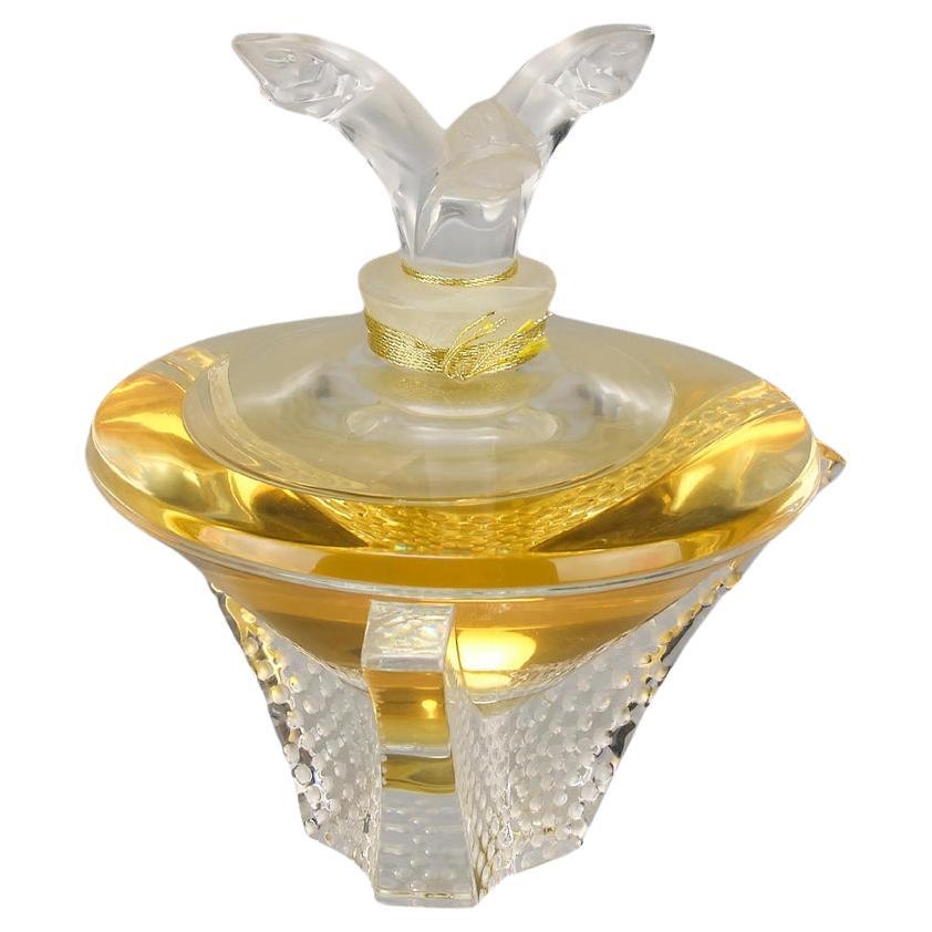 Flacon à parfum contemporain de Lalique intitulé "Cascade" par Marie-Claude Lalique en vente