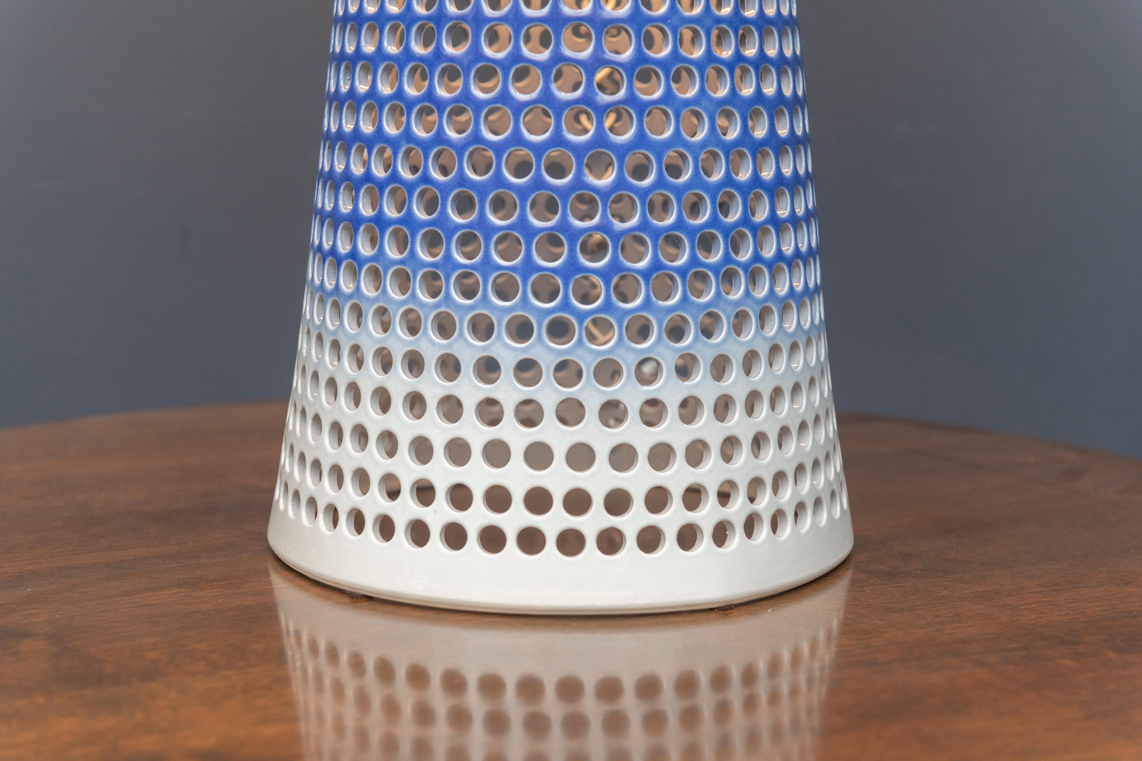 Zeitgenössische Lampe von Ryan Mennealy (Moderne)