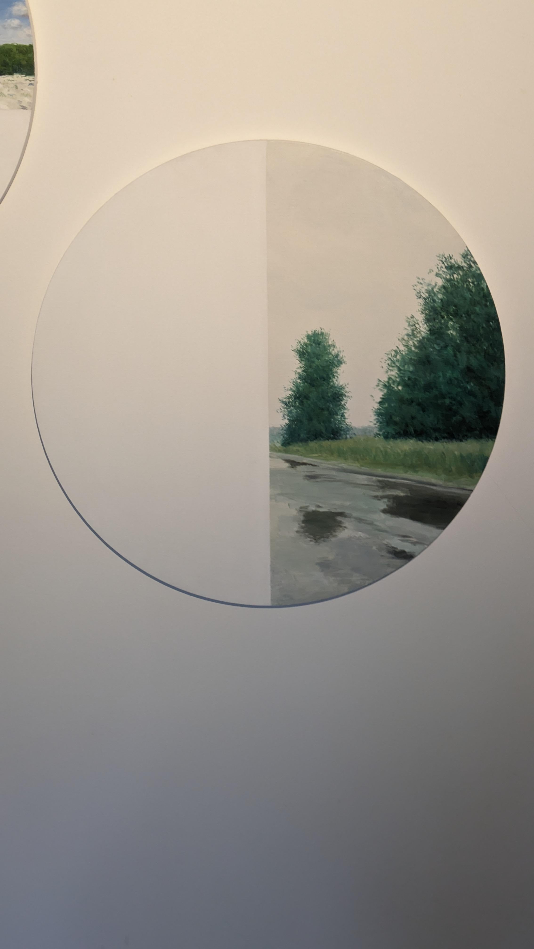 Egor Plotnikov trabaja en el campo de la pintura figurativa y la escultura, y a menudo combina dos medios en una misma instalación. Es uno de los pocos artistas rusos contemporáneos cuyas obras están representadas por igual tanto en museos