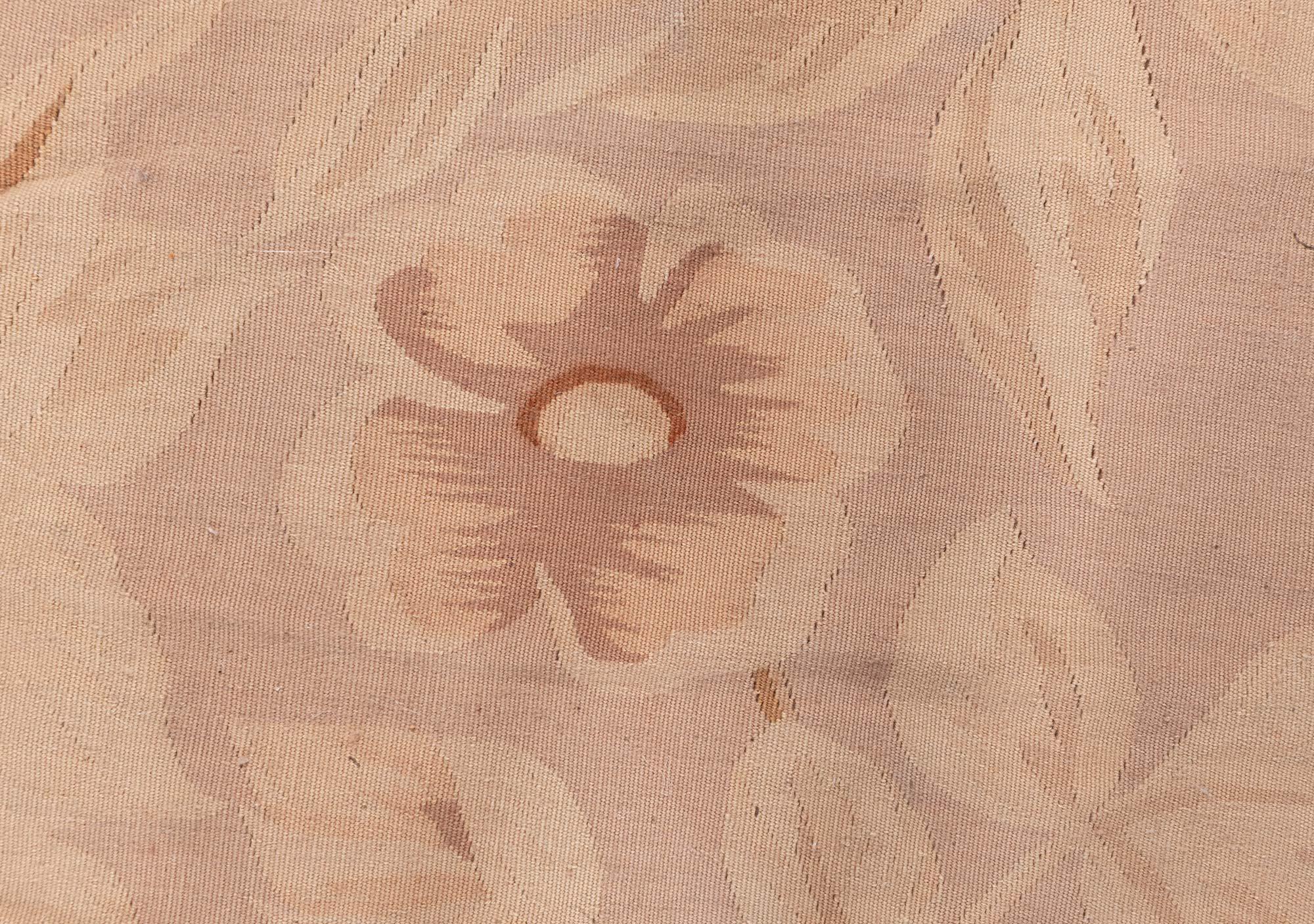 Annodato a mano Tappeto contemporaneo di grandi dimensioni con design Aubusson in lana fatta a mano di Doris Leslie Blau in vendita