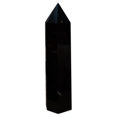 Grand obélisque obsidienne noir contemporain / point de cristal