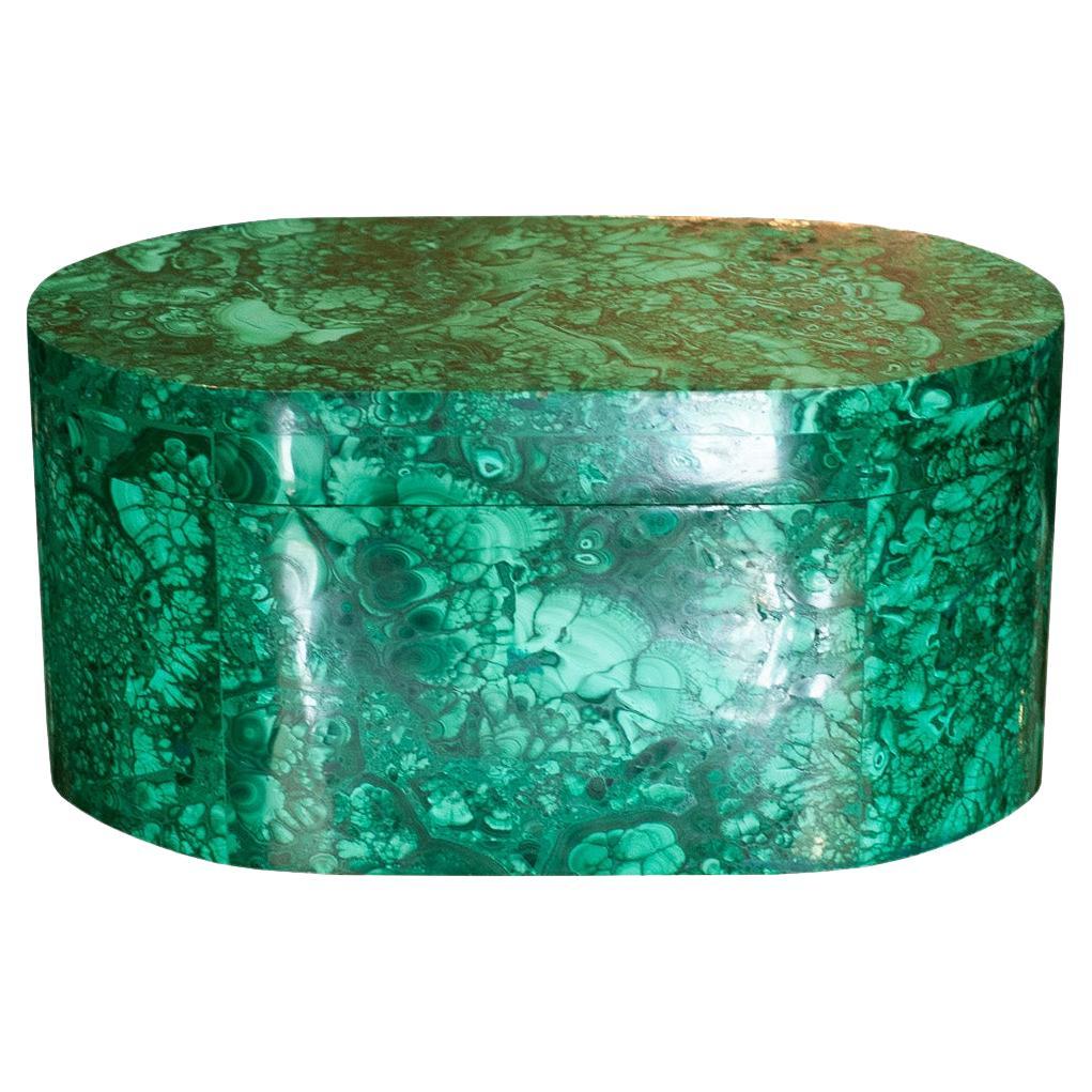 Caja oval contemporánea grande de malaquita verde con tapa abatible