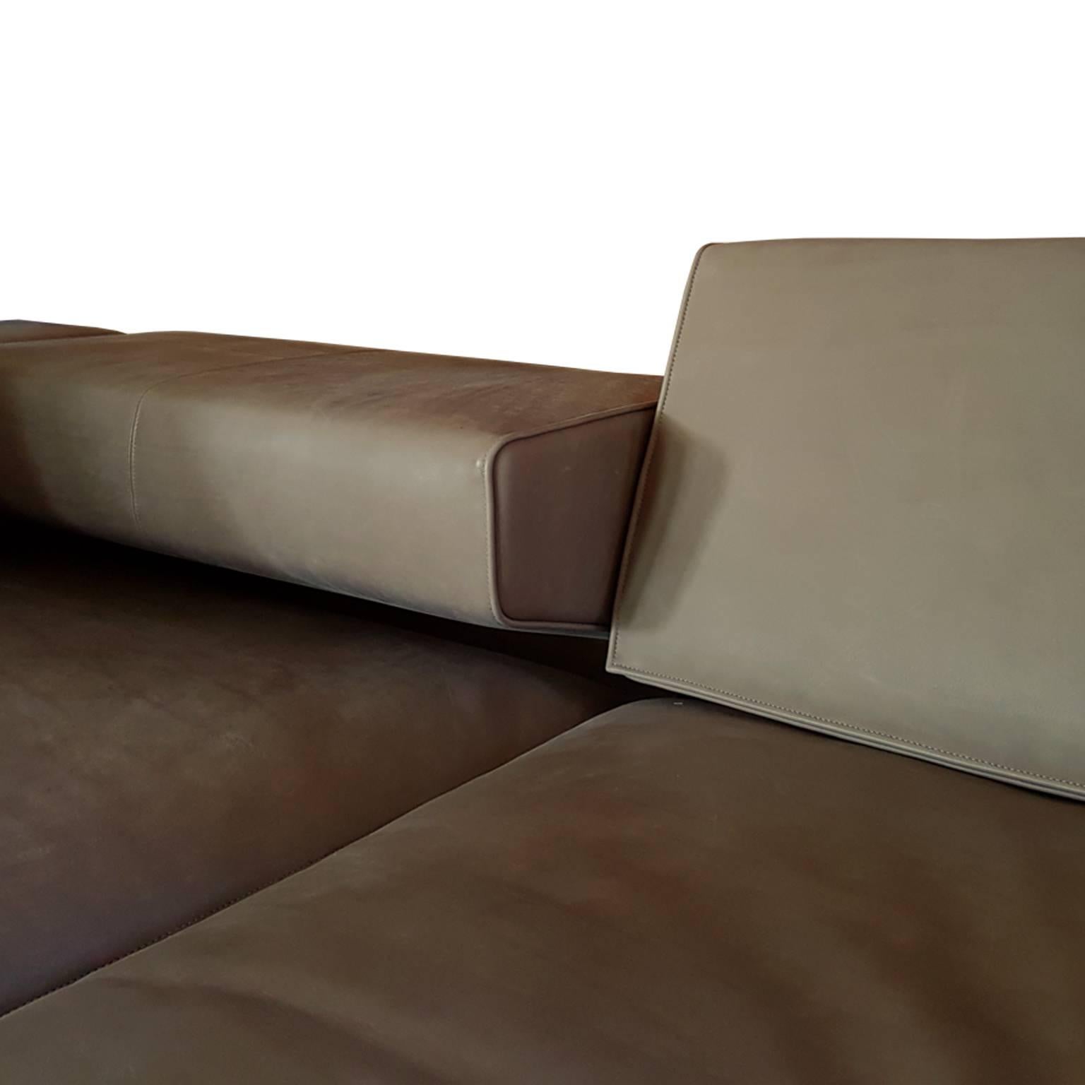 Italian Contemporary Natural Leather Large Molteni Sofa with Double Dept In Excellent Condition For Sale In Mornico al Serio ( BG), Lombardia