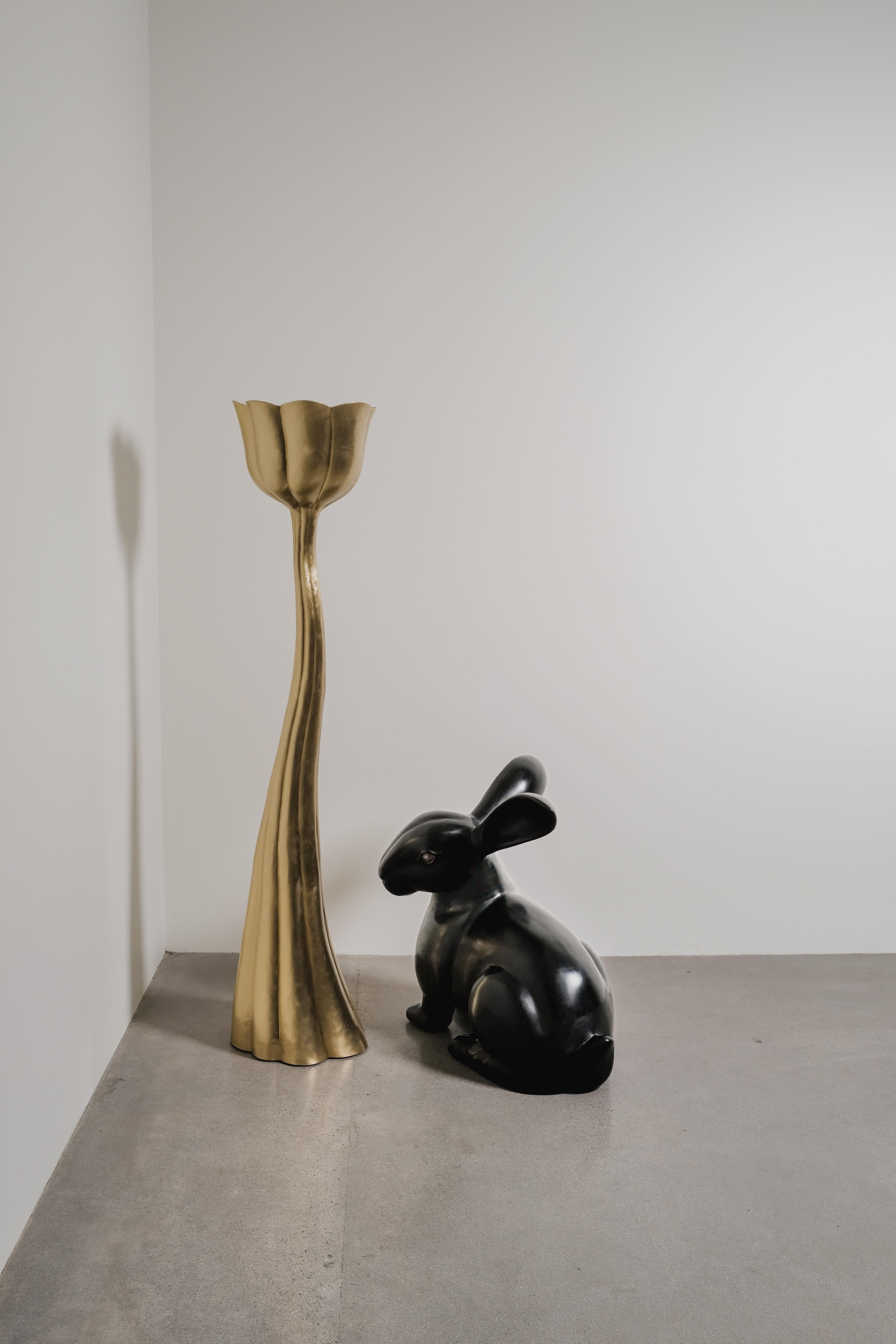 Escultura contemporánea de conejo grande en laca negra de Robert Kuo, Limited Cobre en venta