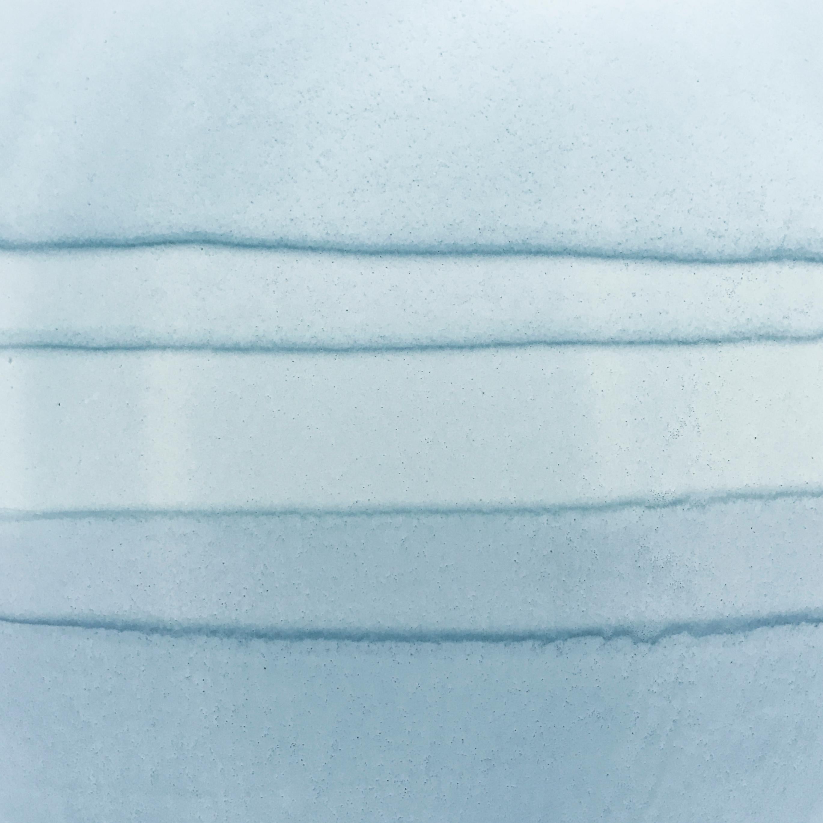 Americano Vaso contemporaneo rotondo grande da paesaggio blu di Elyse Graham in vendita