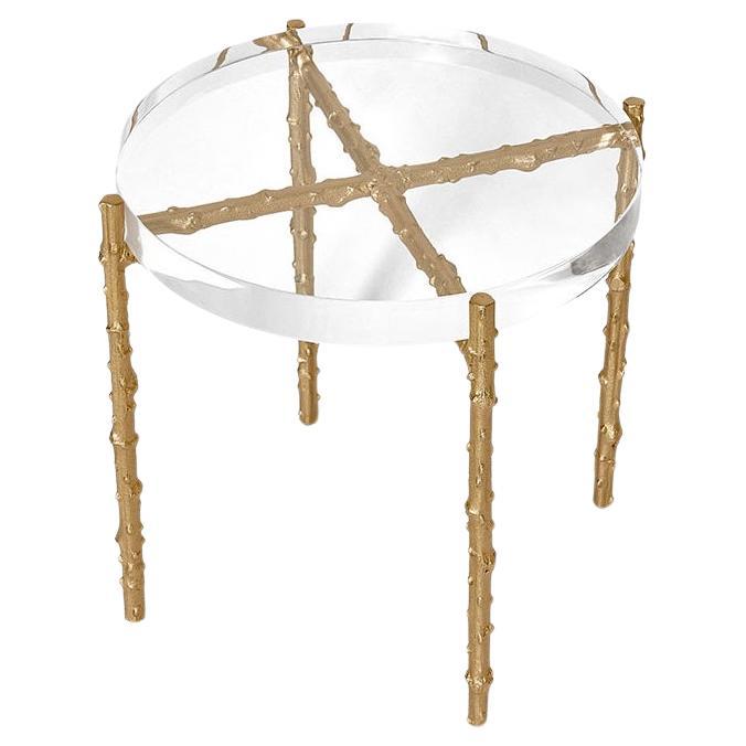 Mesa auxiliar grande contemporánea con tapa de cristal acrílico y patas de latón
