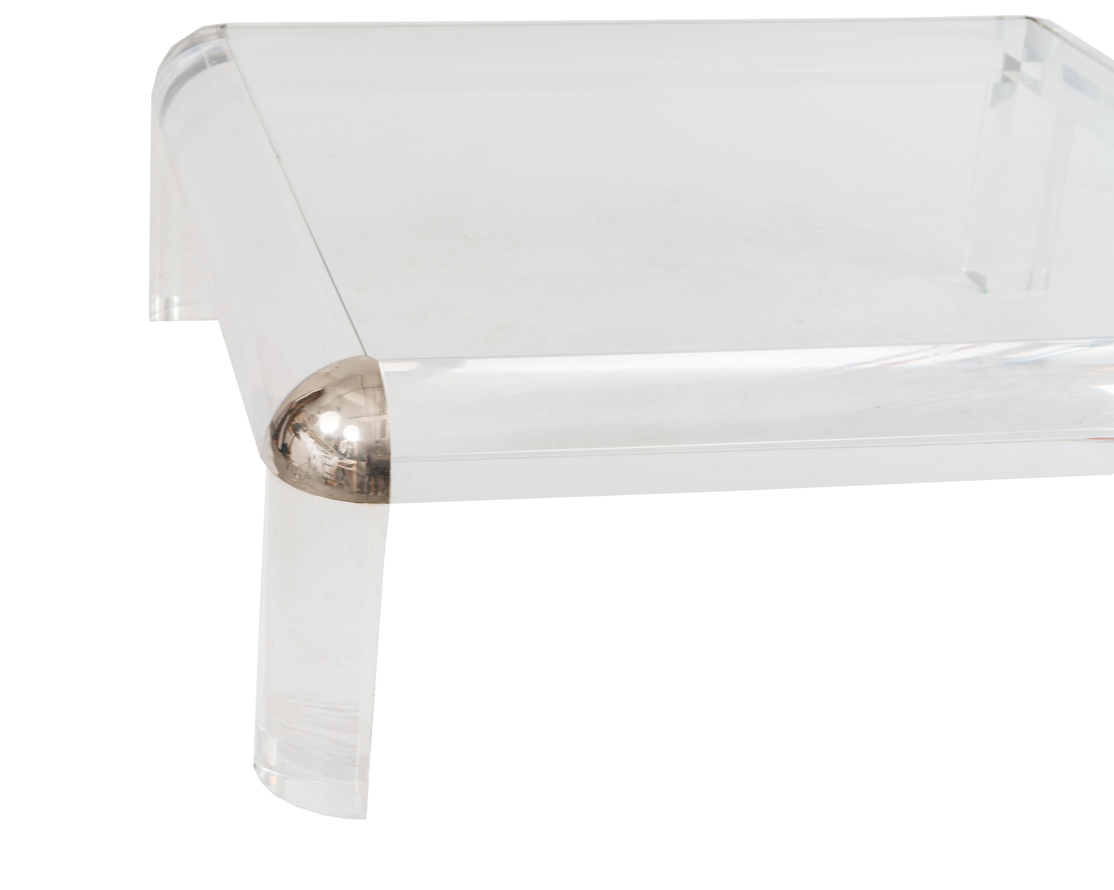 Mid-Century Modern Grande table basse carrée contemporaine en lucite en vente