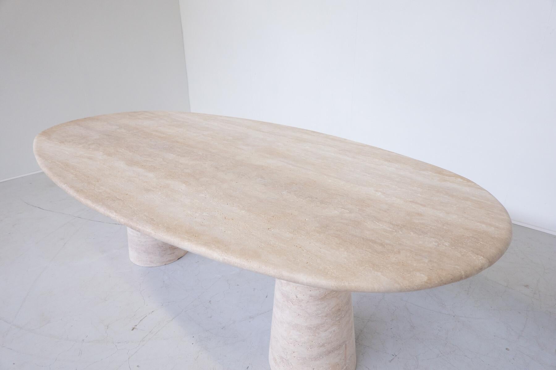 Contemporary Large Travertine Dining Table (Italienisch) im Angebot