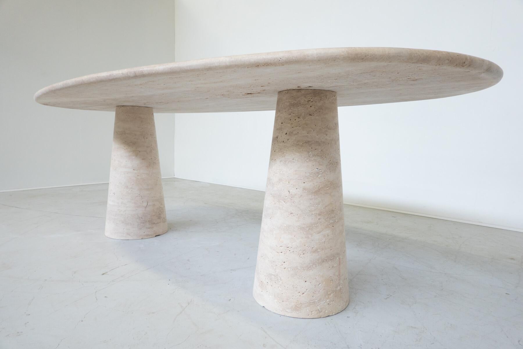 Contemporary Large Travertine Dining Table im Zustand „Gut“ im Angebot in Brussels, BE