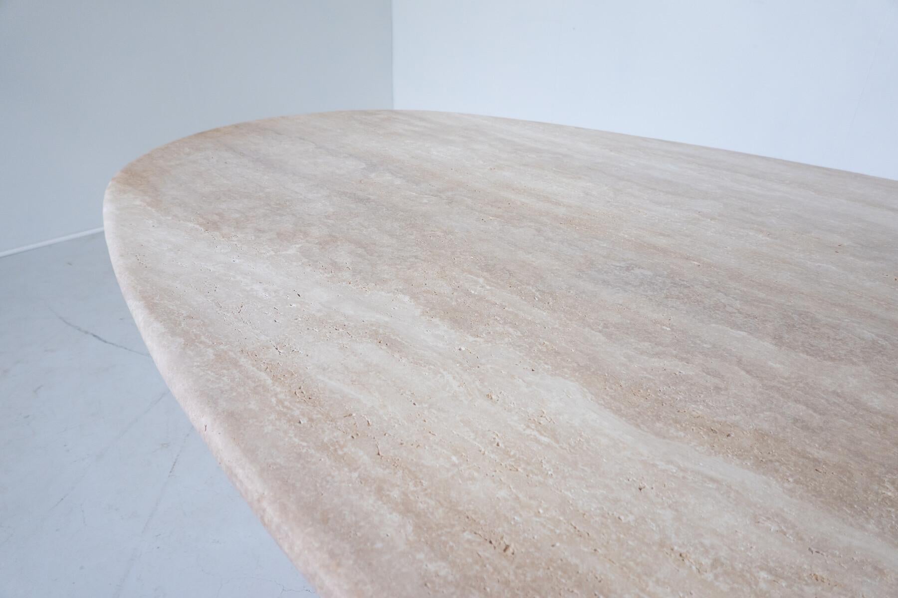 Contemporary Large Travertine Dining Table (21. Jahrhundert und zeitgenössisch) im Angebot