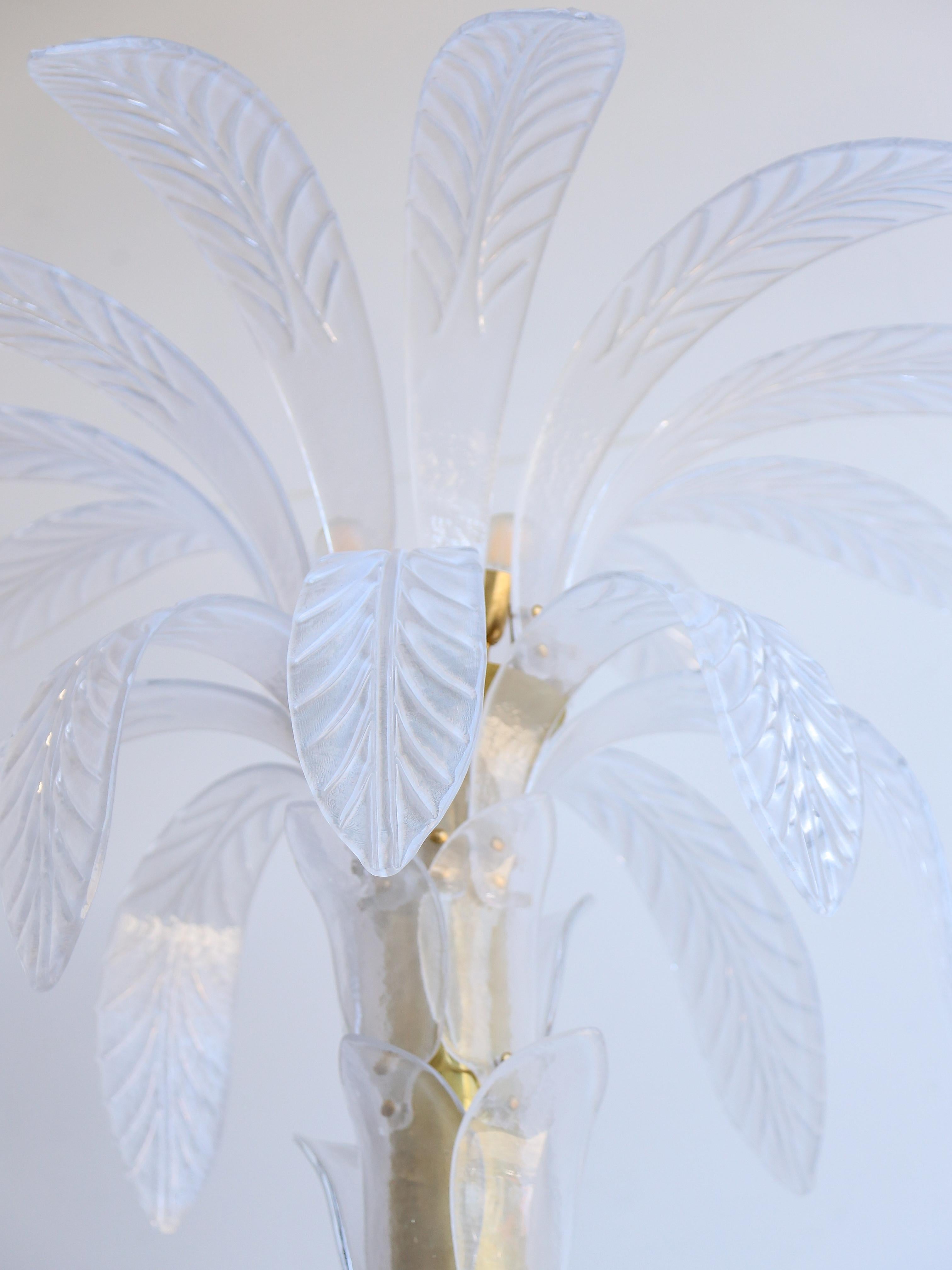 Grand lampadaire contemporain en verre de Murano blanc et laiton Palmier Excellent état - En vente à Byron Bay, NSW