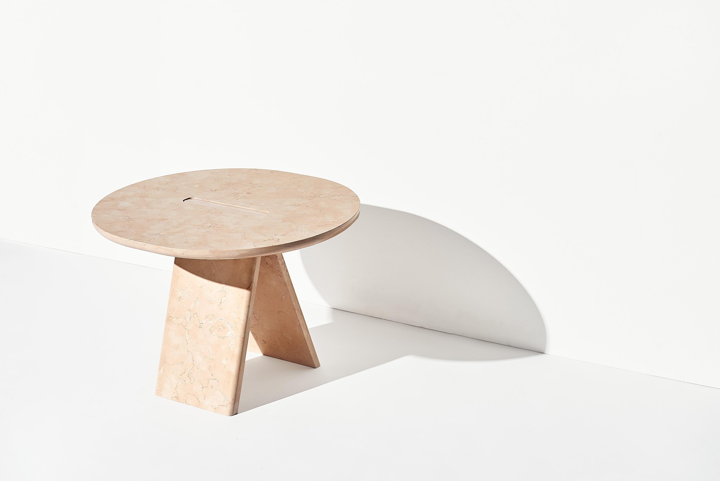 Lásta is a collection of coffee tables made of pink marble stone, typical from the area around Verona, in north of Italy. The pink stones had been used for centuries in the mountains north of Verona. The peculiarity of the material is that is