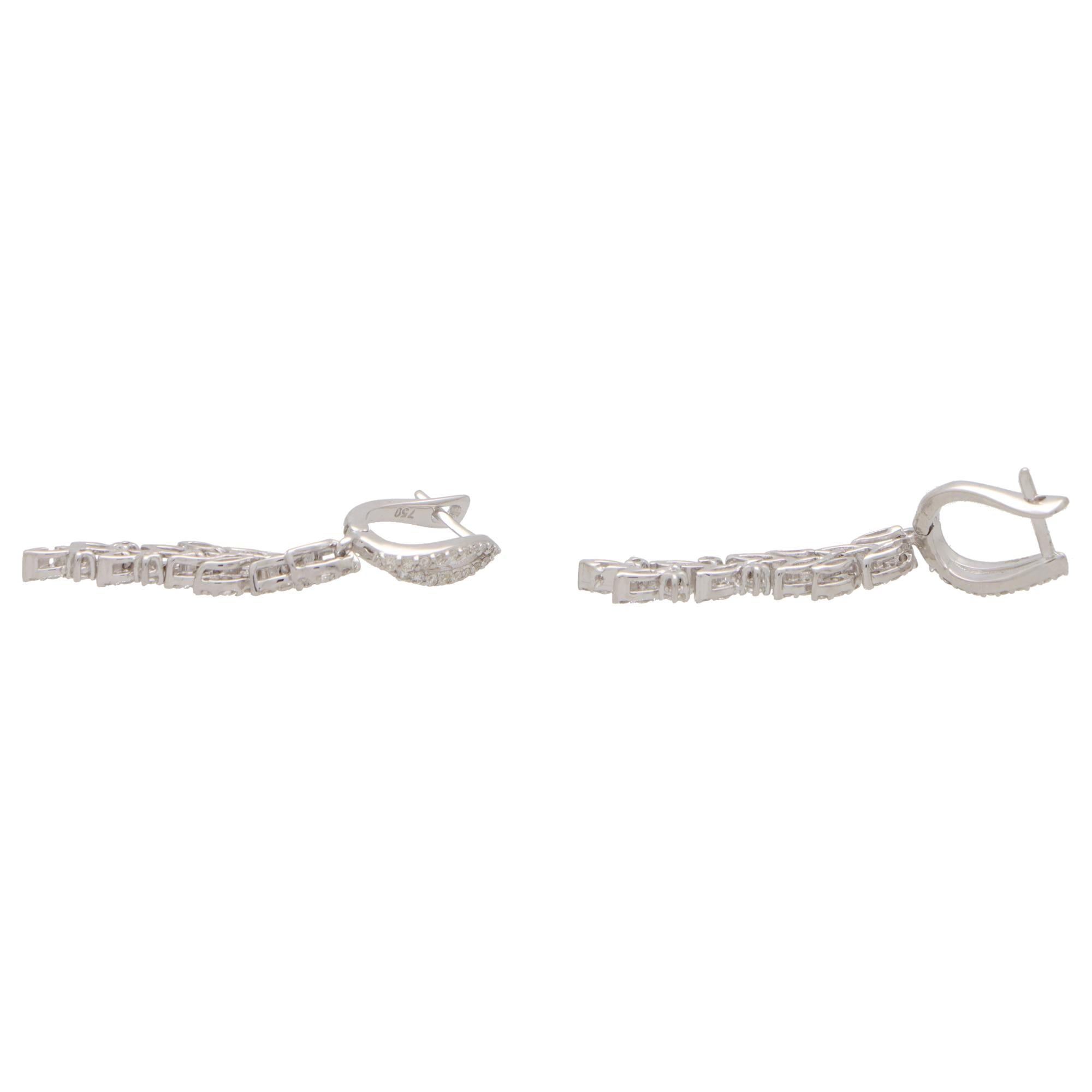  Contemporary Leaf Diamond Drop Earrings Set in 18k White Gold In New Condition In London, GB