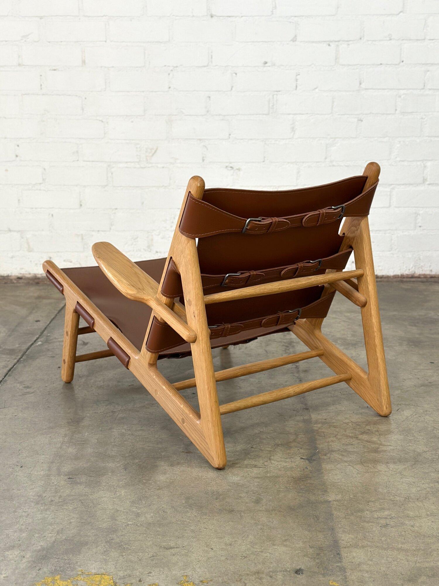 Leather Contemporary leather and oak lounger For Sale