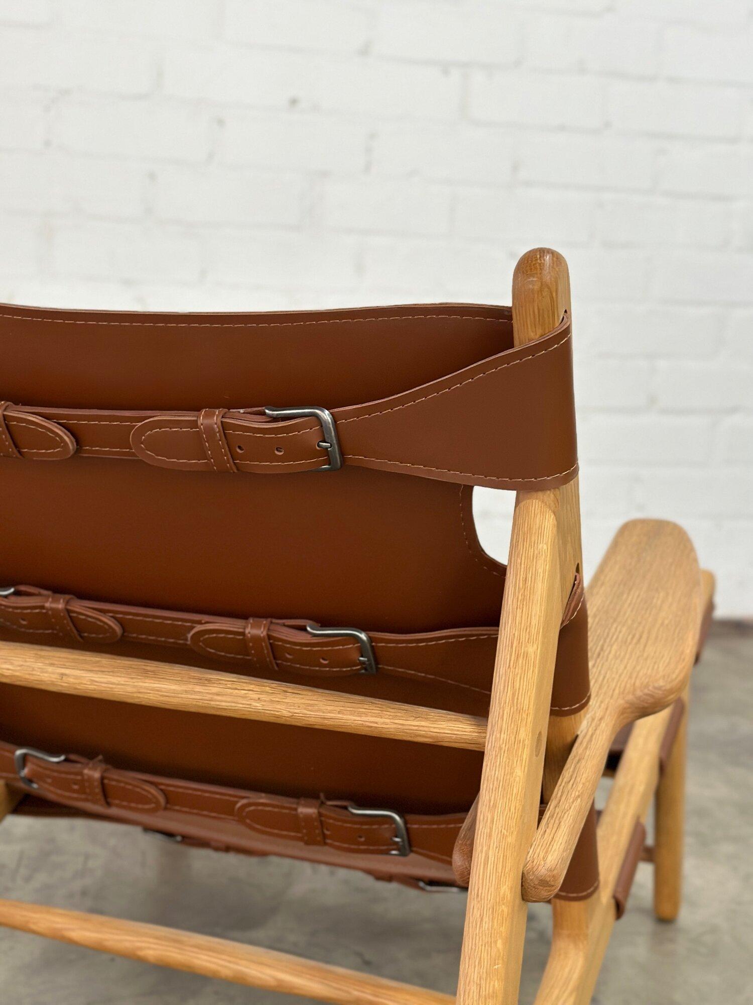 Contemporary leather and oak lounger For Sale 3