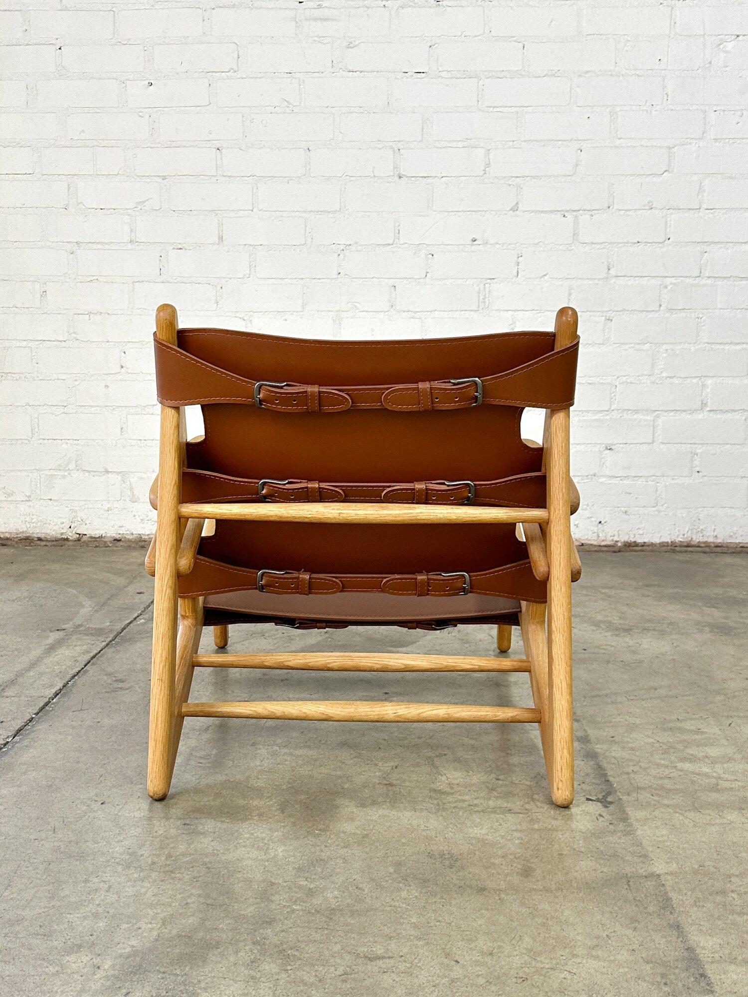 Contemporary leather and oak lounger For Sale 4