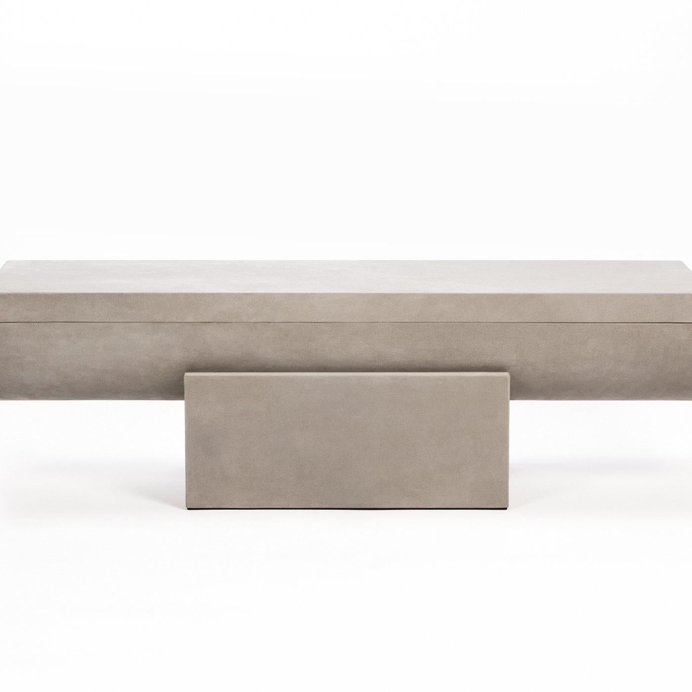 Contemporary leather bench - Aurelia by Stephane Parmentier for Giobagnara.
The object presented in the image has following finish: A37 light grey suede leather.

Classic yet modern at the same time, this statement-making bench is part of the