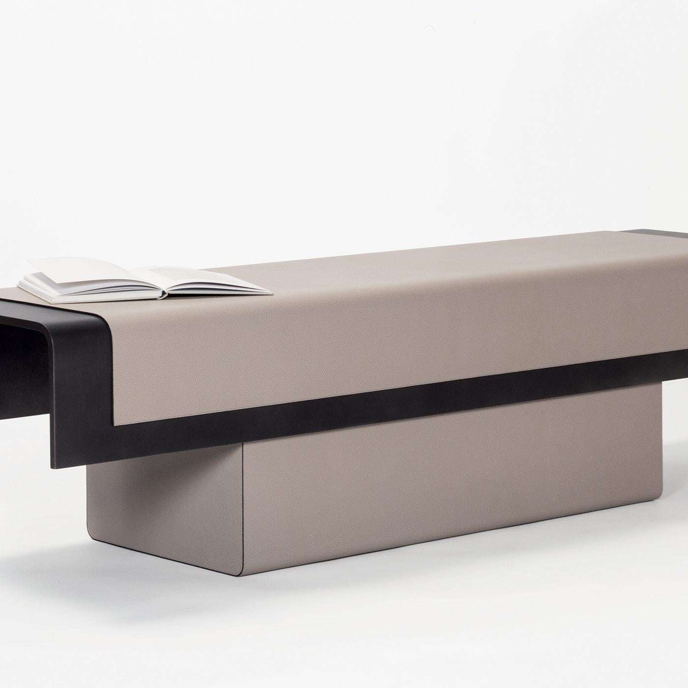 Contemporary leather bench - Pangea by Stephane Parmentier for Giobagnara.
The object presented in the image has following finish: G18 grey printed golf leather and bronze-finished wood.

Featuring a daring balance of contrasting materials and