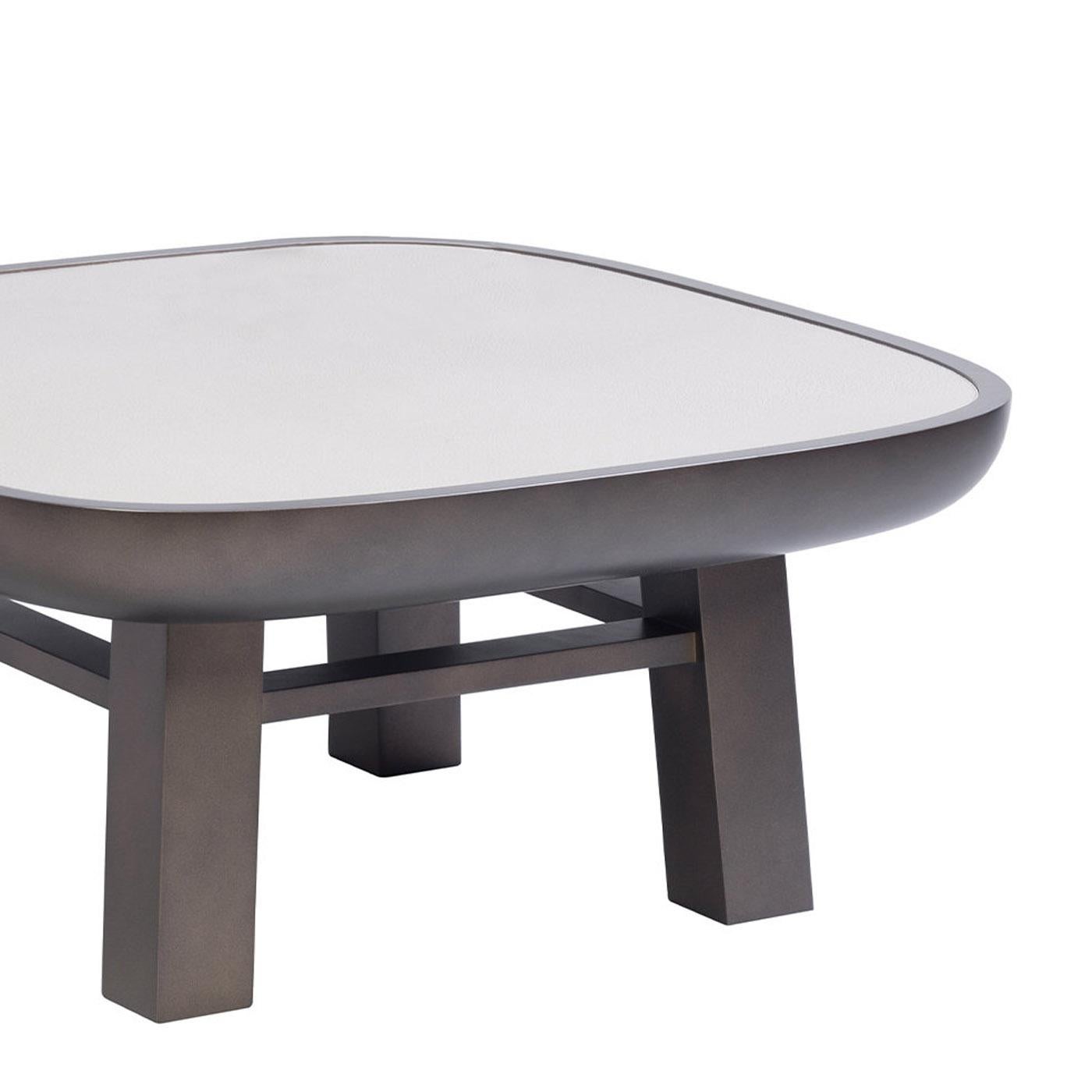 Moderne Table basse contemporaine en cuir, Olympia, Stephane Parmentier pour Giobagnara en vente