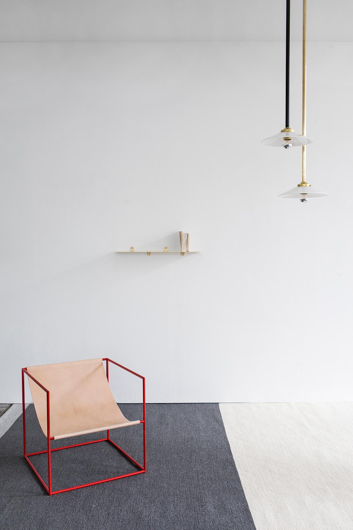 Contemporary Leather Lounge Chair 'Solo Seat' von Muller Van Severen, weißes Gestell im Angebot 1