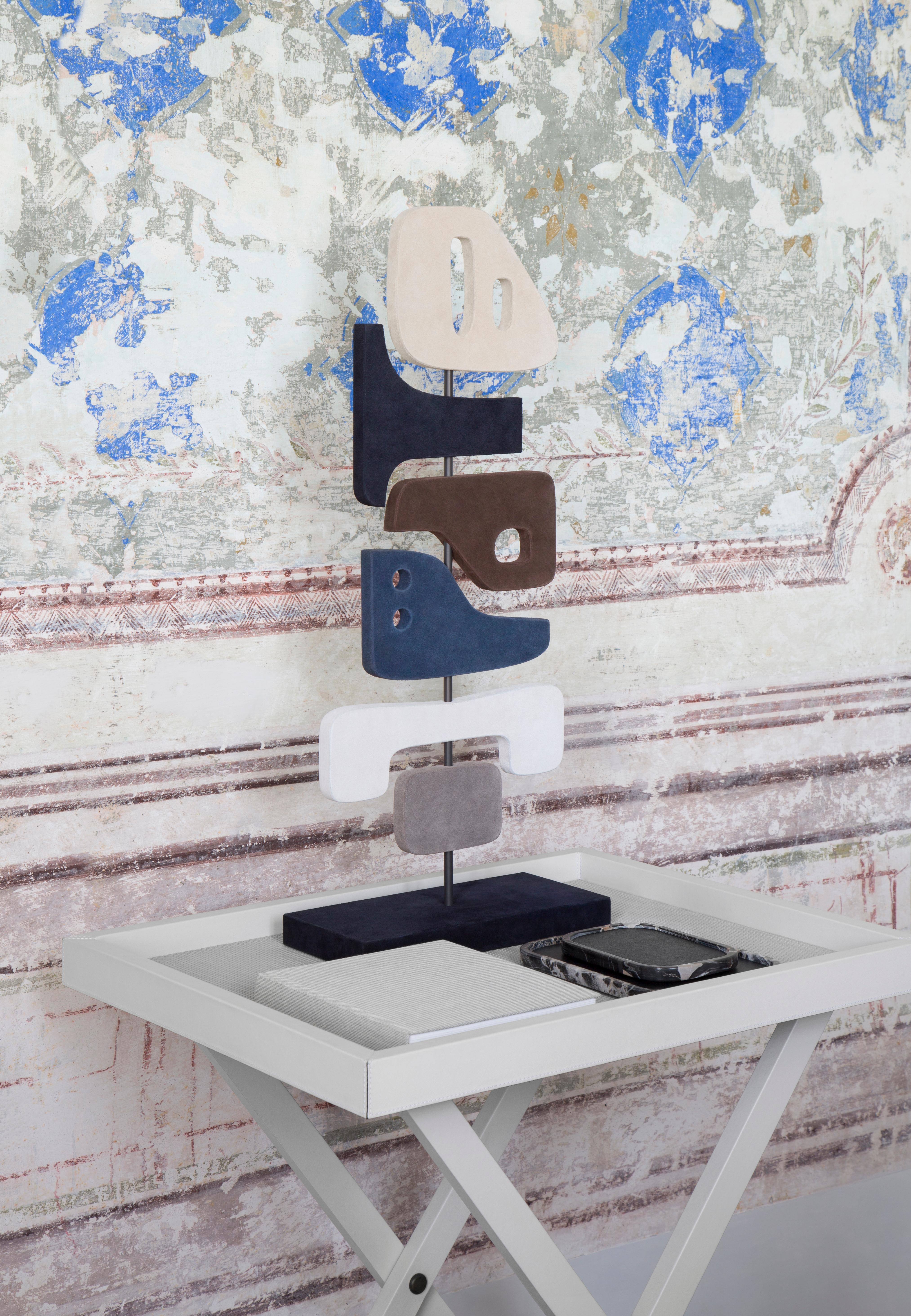 Zeitgenössische Lederskulptur Tabou 3 von Stephane Parmentier für Giobagnara (Moderne) im Angebot