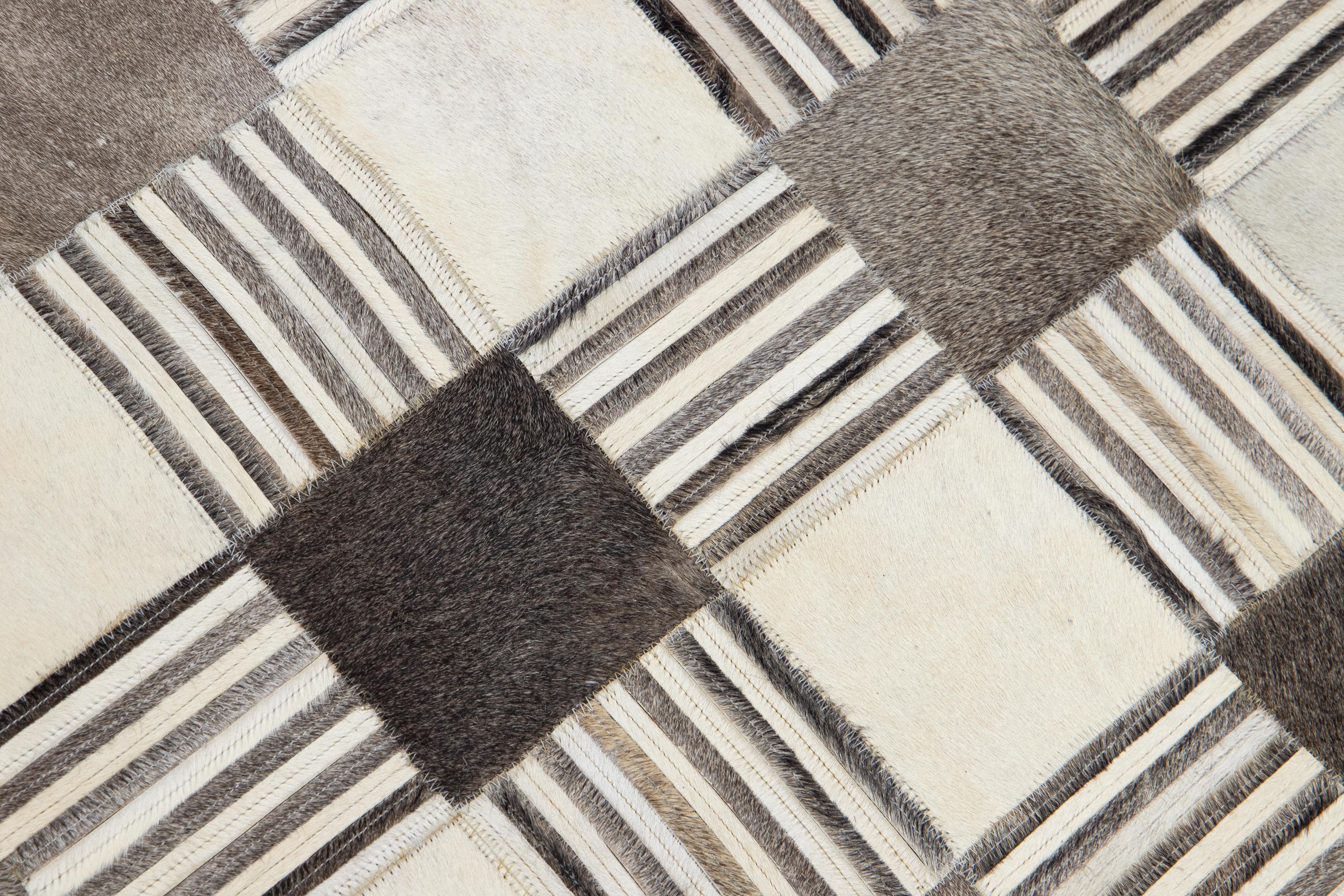 Contemporary Leather/Wool Patch Rug In Earthy Tones (Wolle) im Angebot