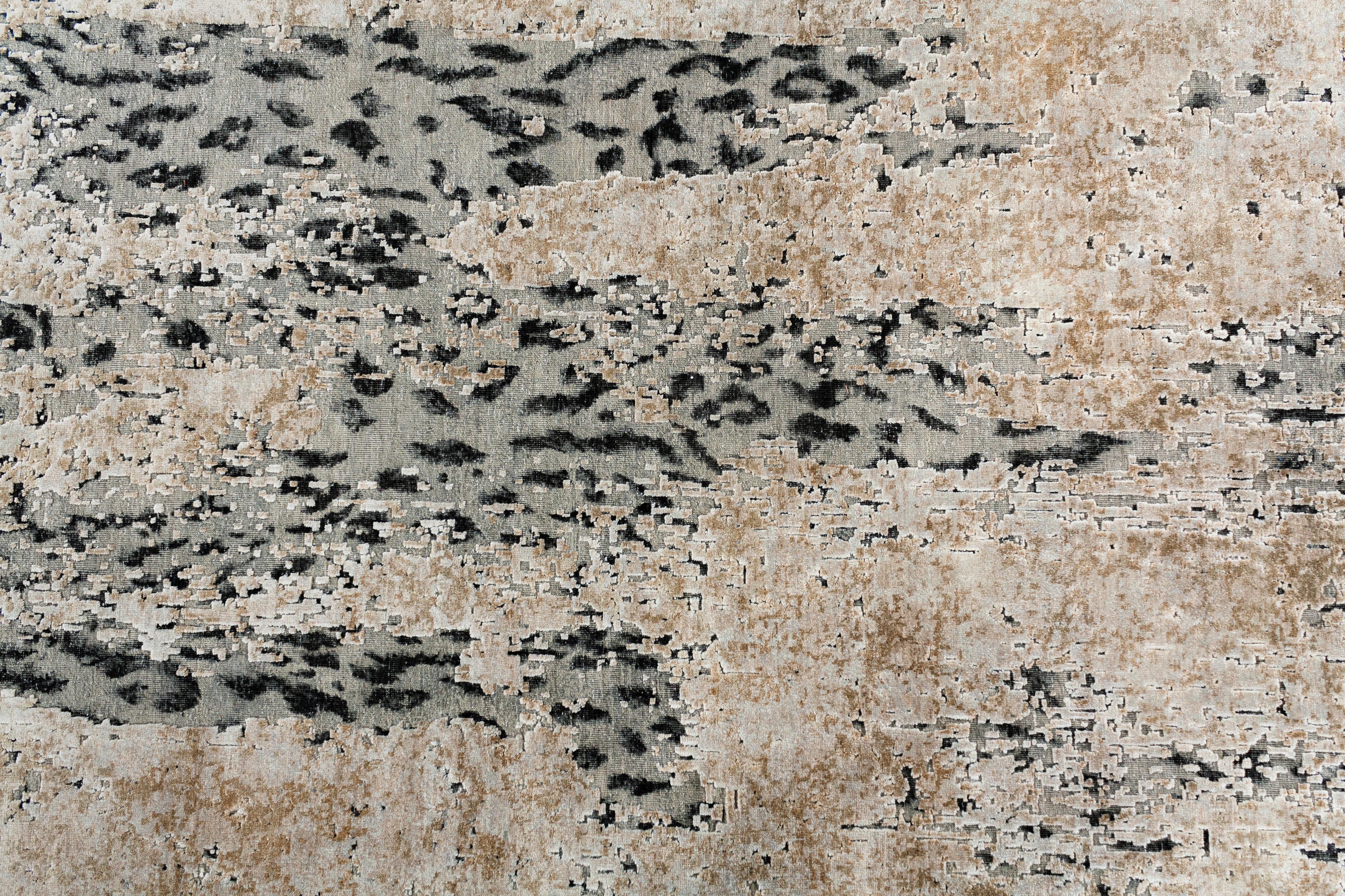 Modern Contemporary Leopard Wool and Silk Hand-Knotted Indian Rug in Gray and Creme For Sale