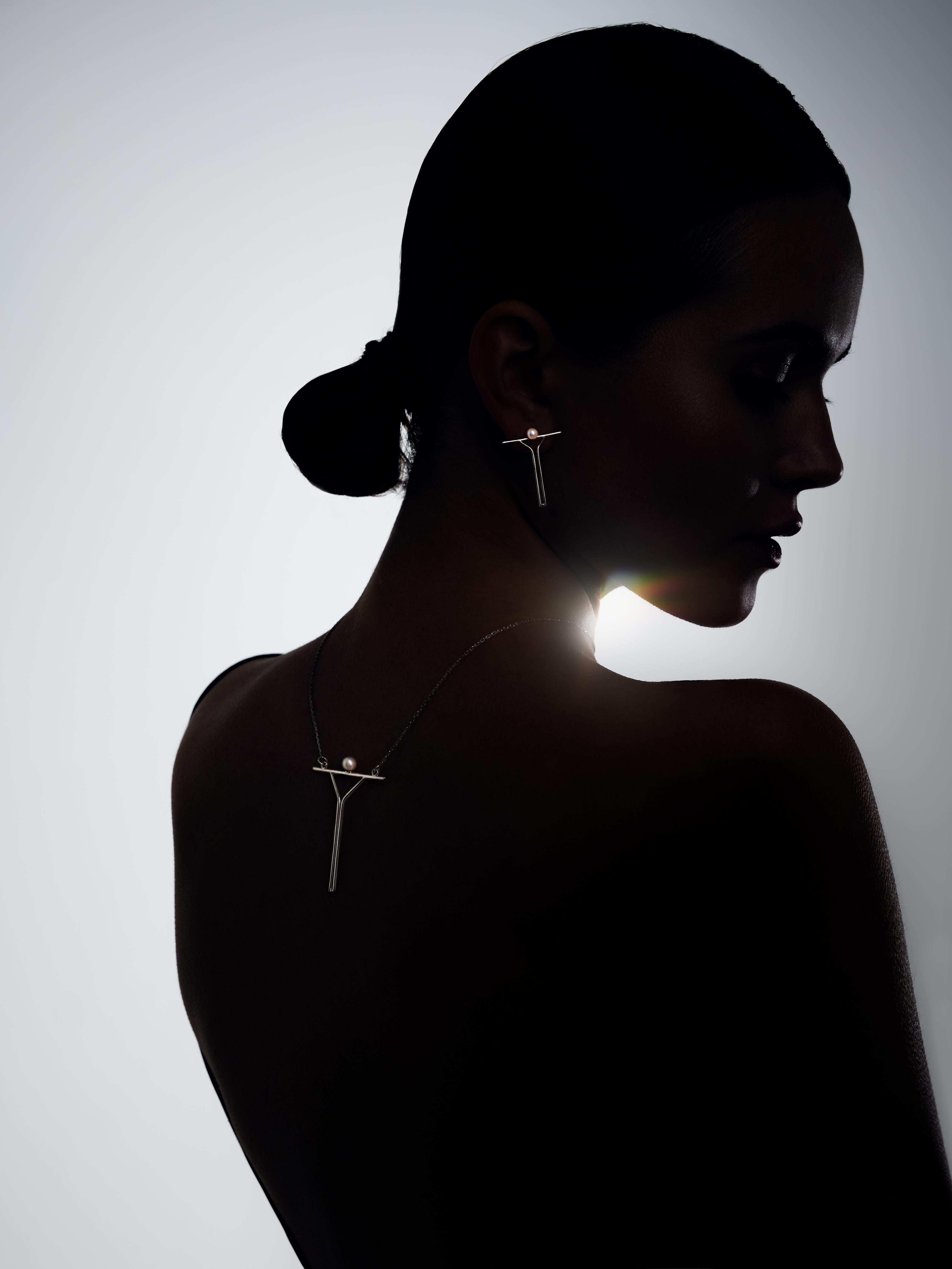 Orecchini contemporanei con chiusura a leva, minimalisti, per tutti i giorni, in argento con perle In condizioni Nuovo in vendita a Vilnius, LT