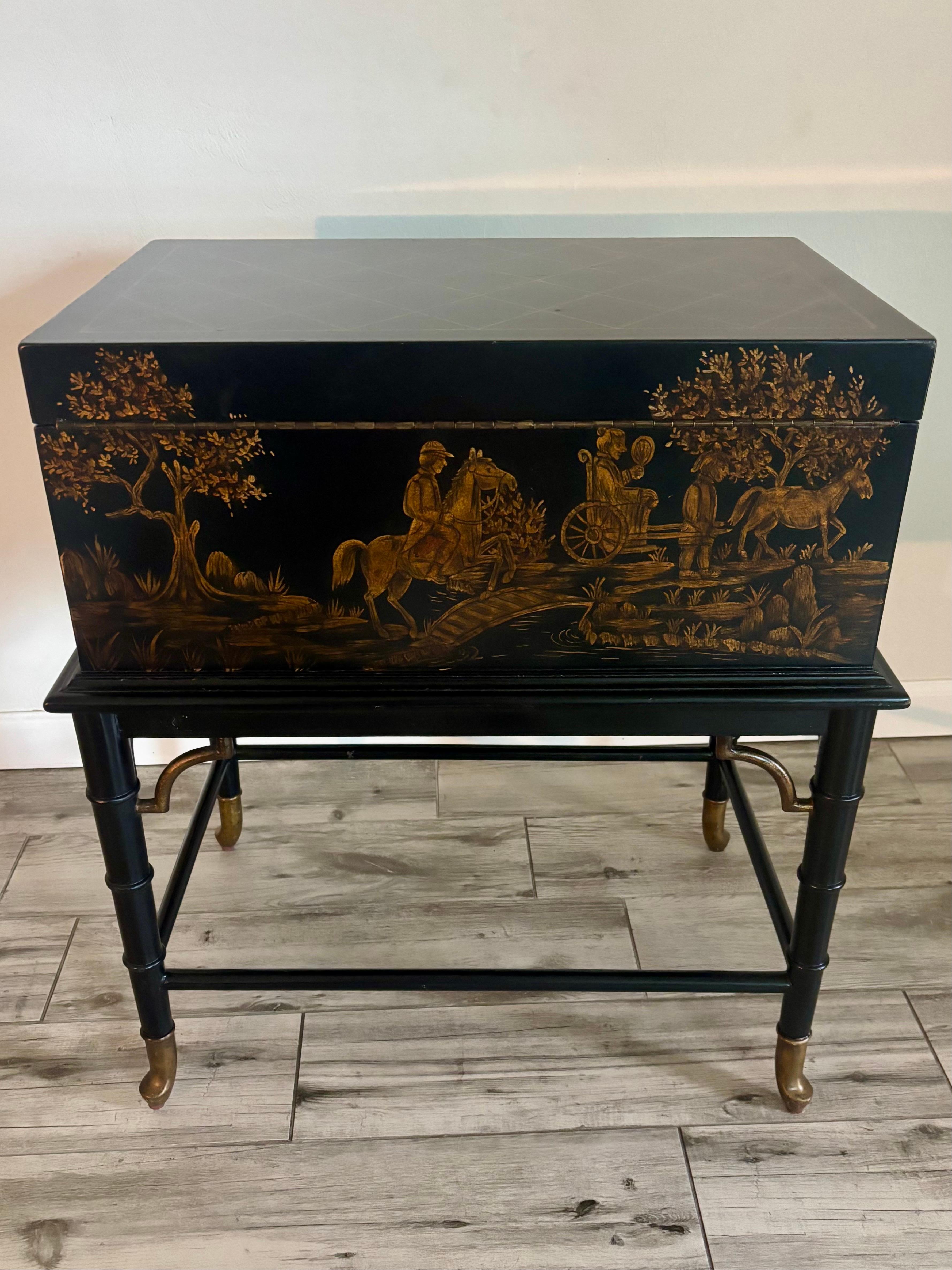 Zeitgenössische Lexington Chinoiserie-Reisetruhe aus Bambusimitat (Philippinisch) im Angebot