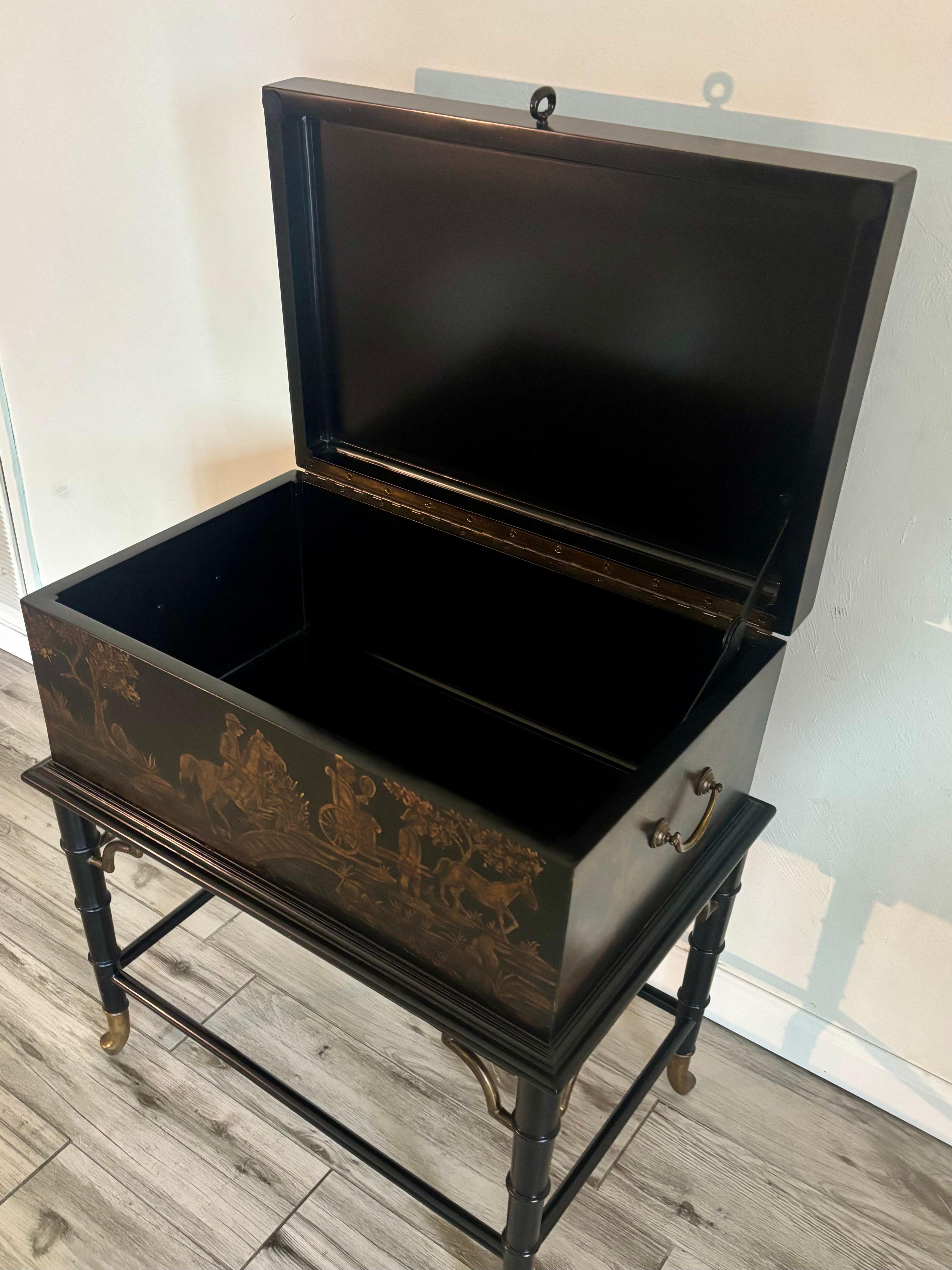 Zeitgenössische Lexington Chinoiserie-Reisetruhe aus Bambusimitat im Zustand „Gut“ im Angebot in Boynton Beach, FL