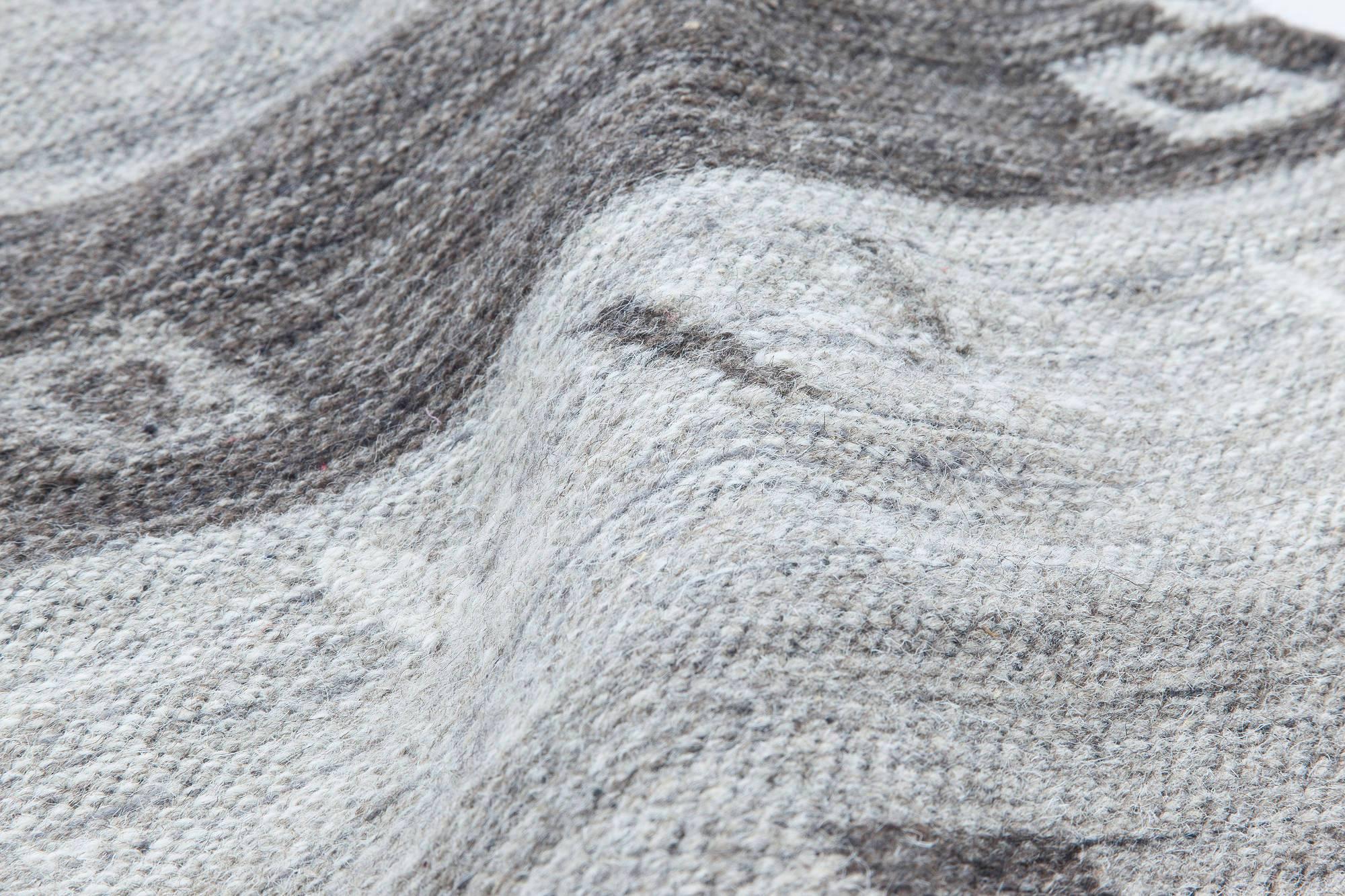 Contemporary light and dark grey flat-weave wool rug by Doris Leslie Blau.
Size: 4'6