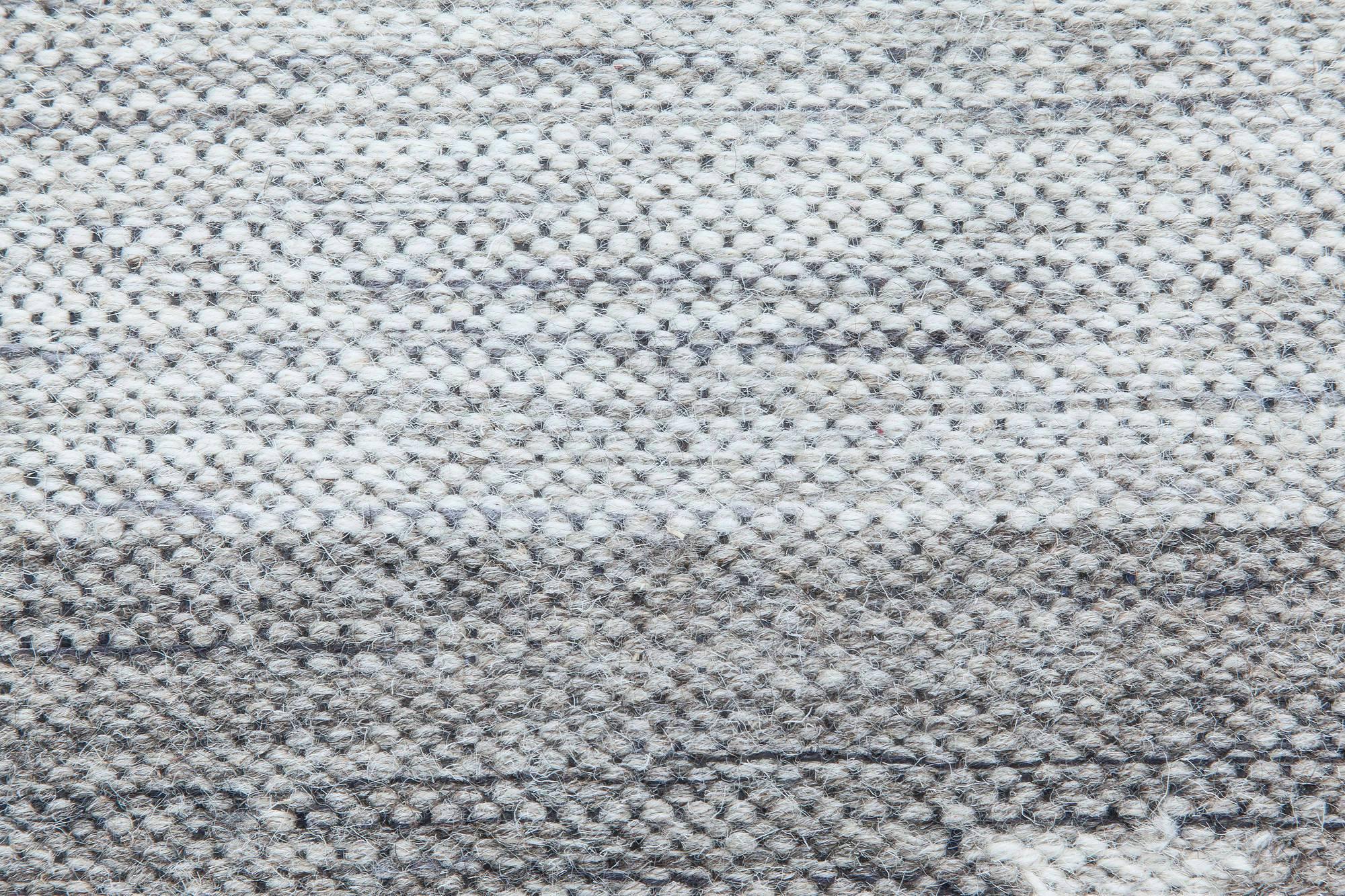 Moderno Tappeto contemporaneo in lana a trama piatta grigio chiaro e scuro di Doris Leslie Blau in vendita
