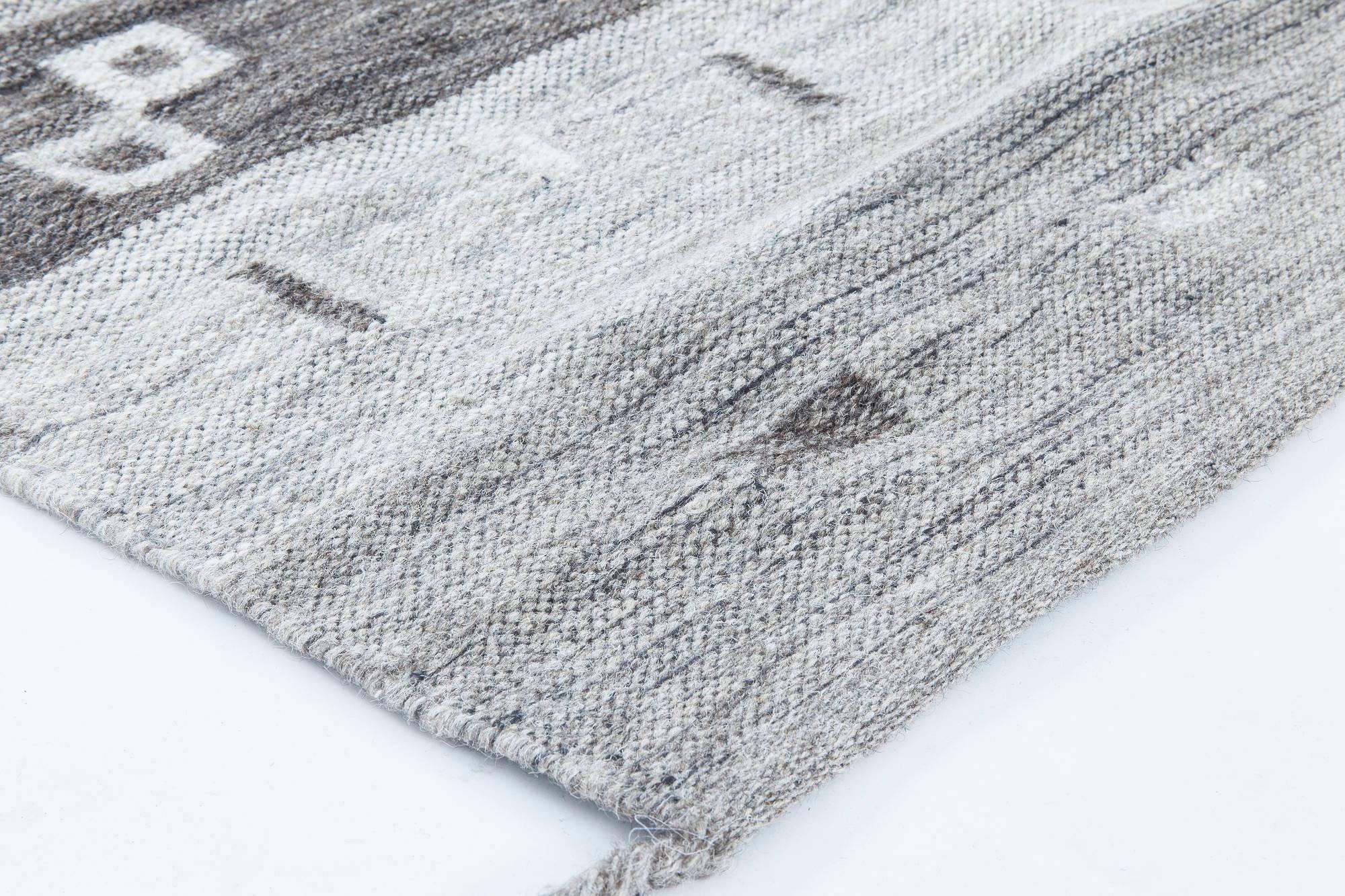 Tessuto a mano Tappeto contemporaneo in lana a trama piatta grigio chiaro e scuro di Doris Leslie Blau in vendita