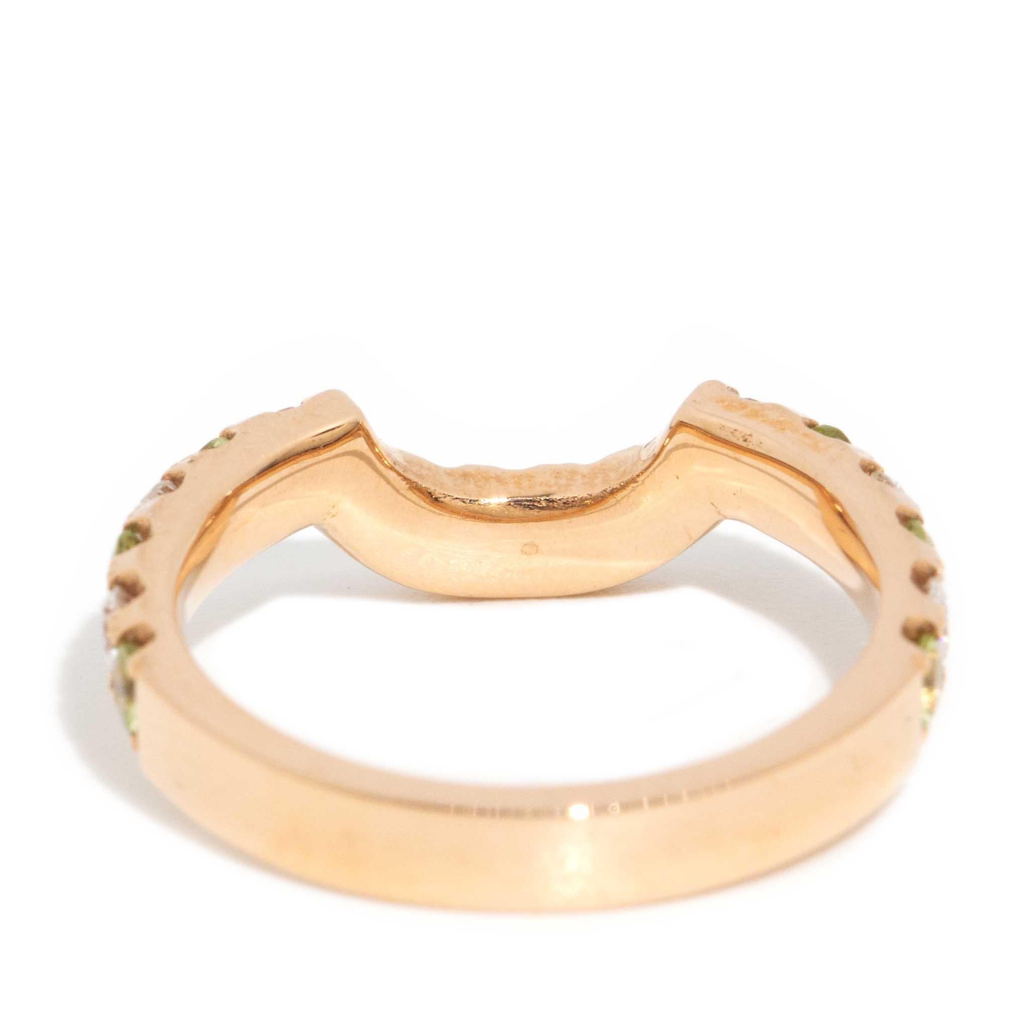 Contemporary Light Green Peridot & Diamond Chevron Ring 18 Carat Rose Gold For Sale 5