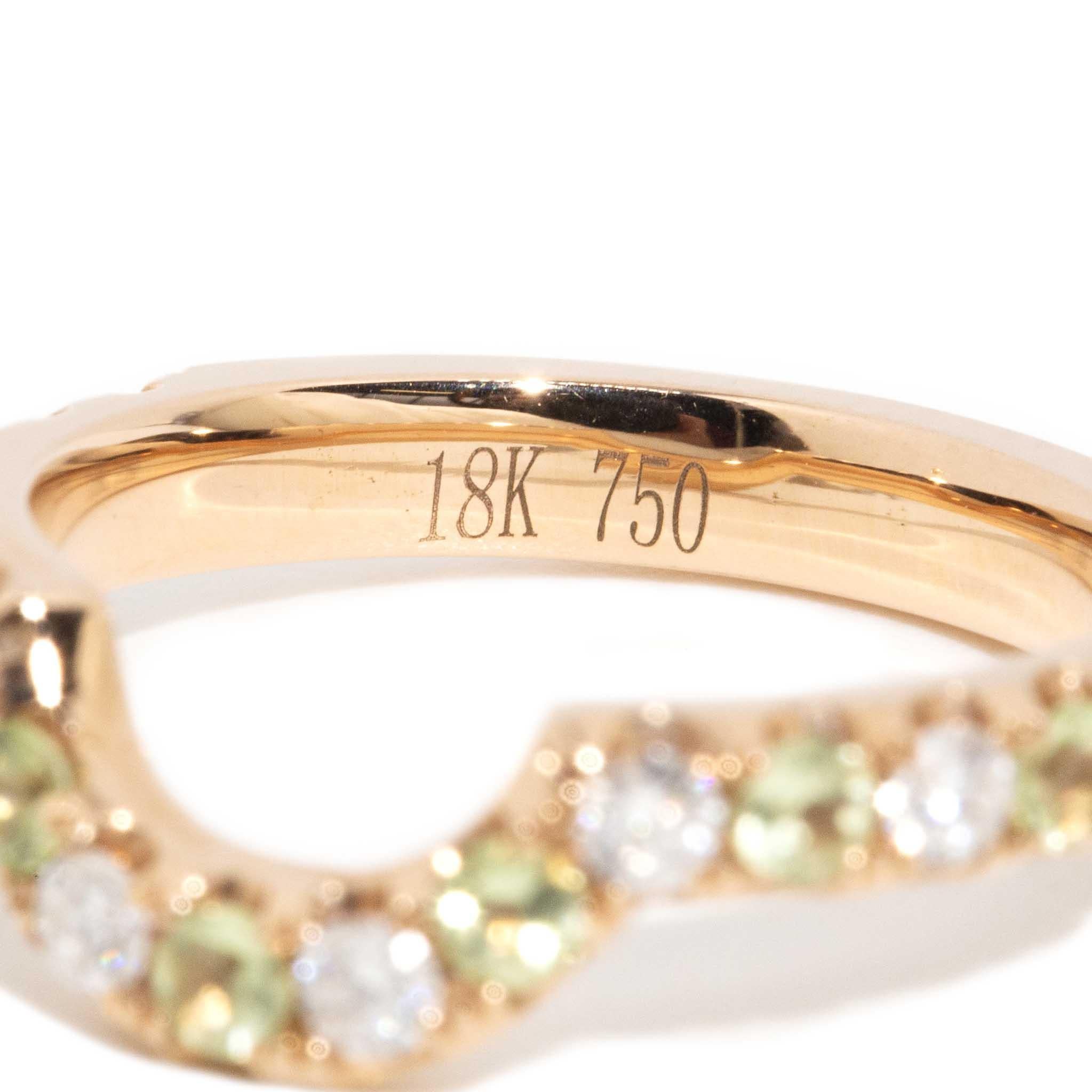 Contemporary Light Green Peridot & Diamond Chevron Ring 18 Carat Rose Gold For Sale 7