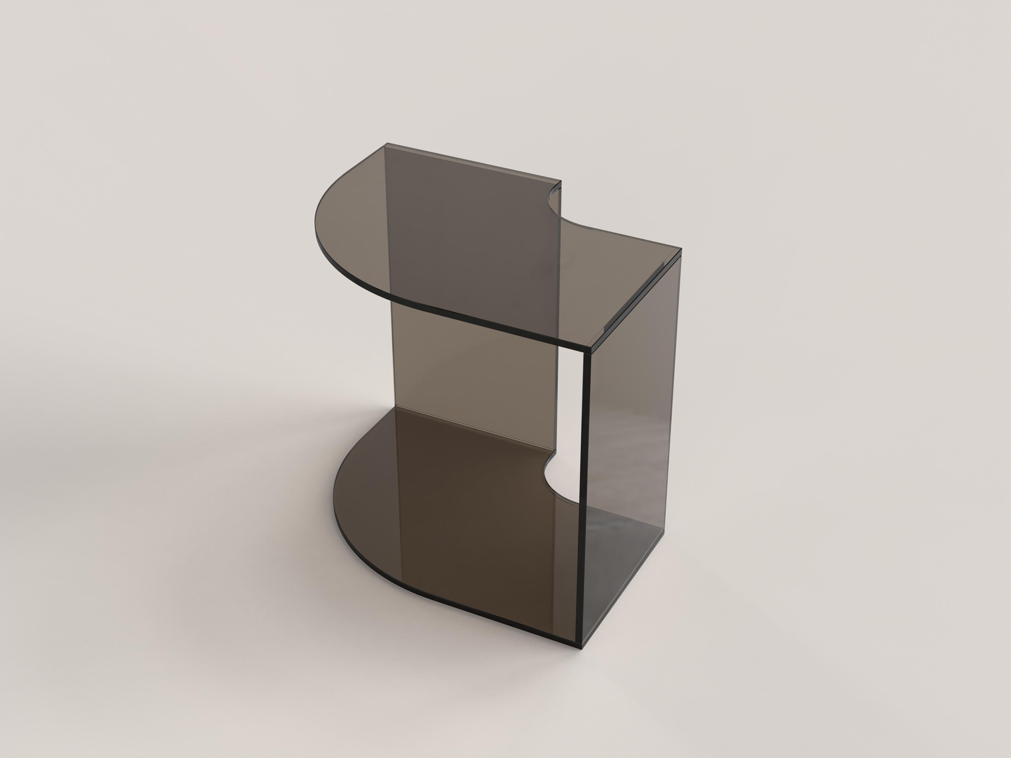 Quarter V1 is a 21st Century side table made by Italian artisans in bronzed glass. The piece is manufactured in a limited edition of 1000 signed and progressively numbered examples. It is part of the collectible design language Quarter that has been