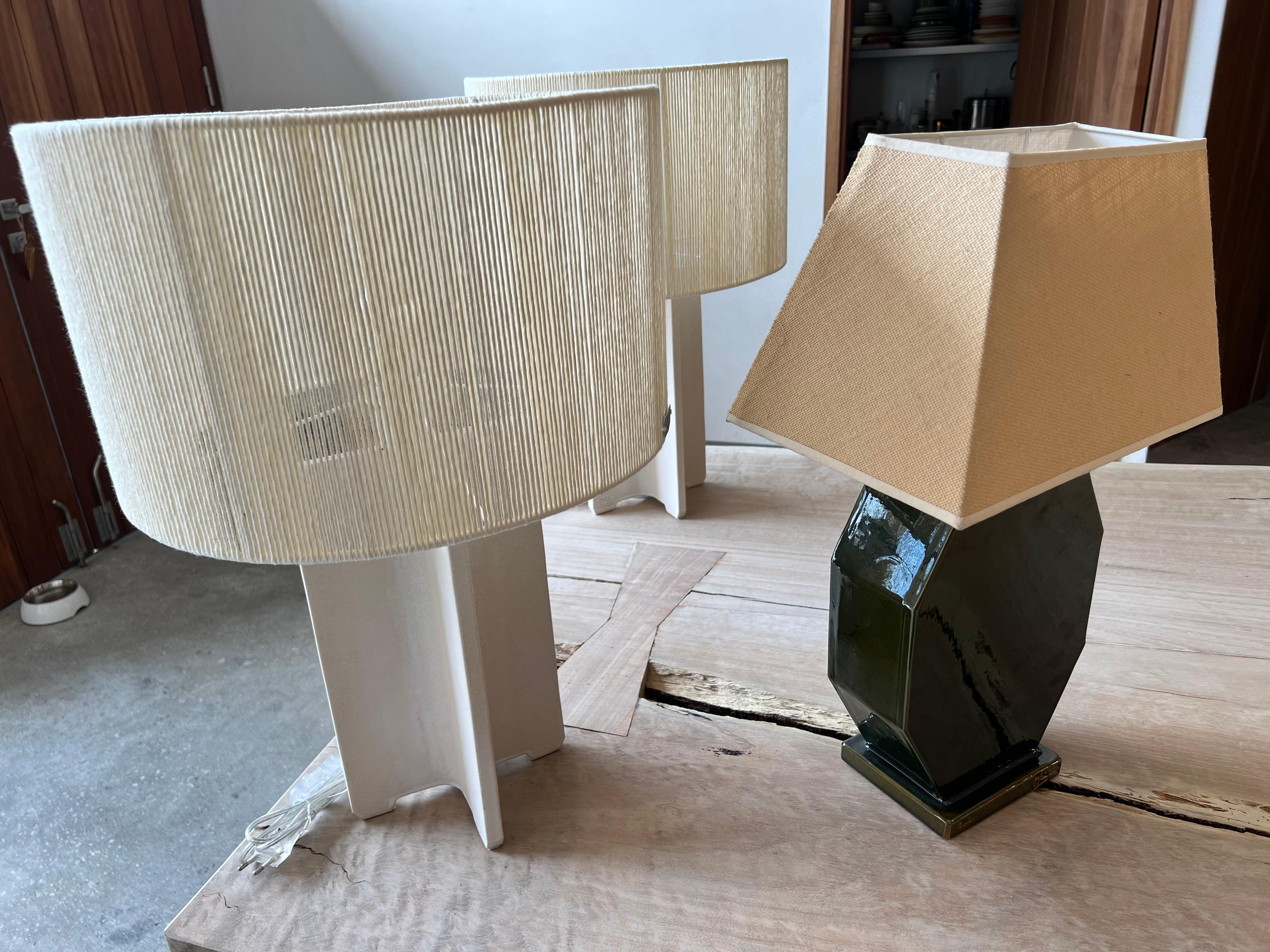 Lampe de table d'appoint contemporaine en céramique faite à la main en édition limitée, vert olive en vente 4