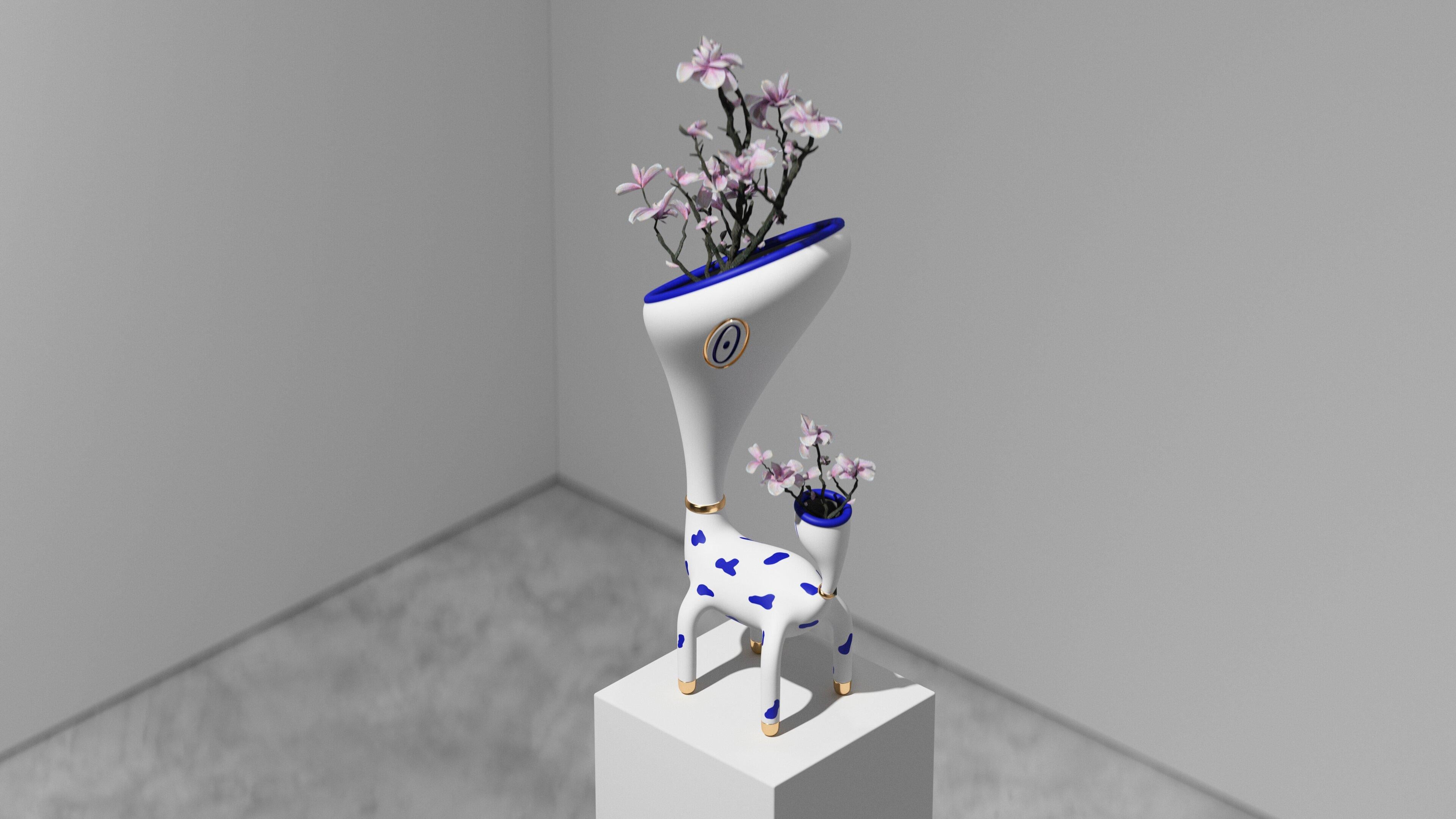 Thailandese Vaso di design contemporaneo in edizione limitata Through Animal di Taras Yoom in vendita