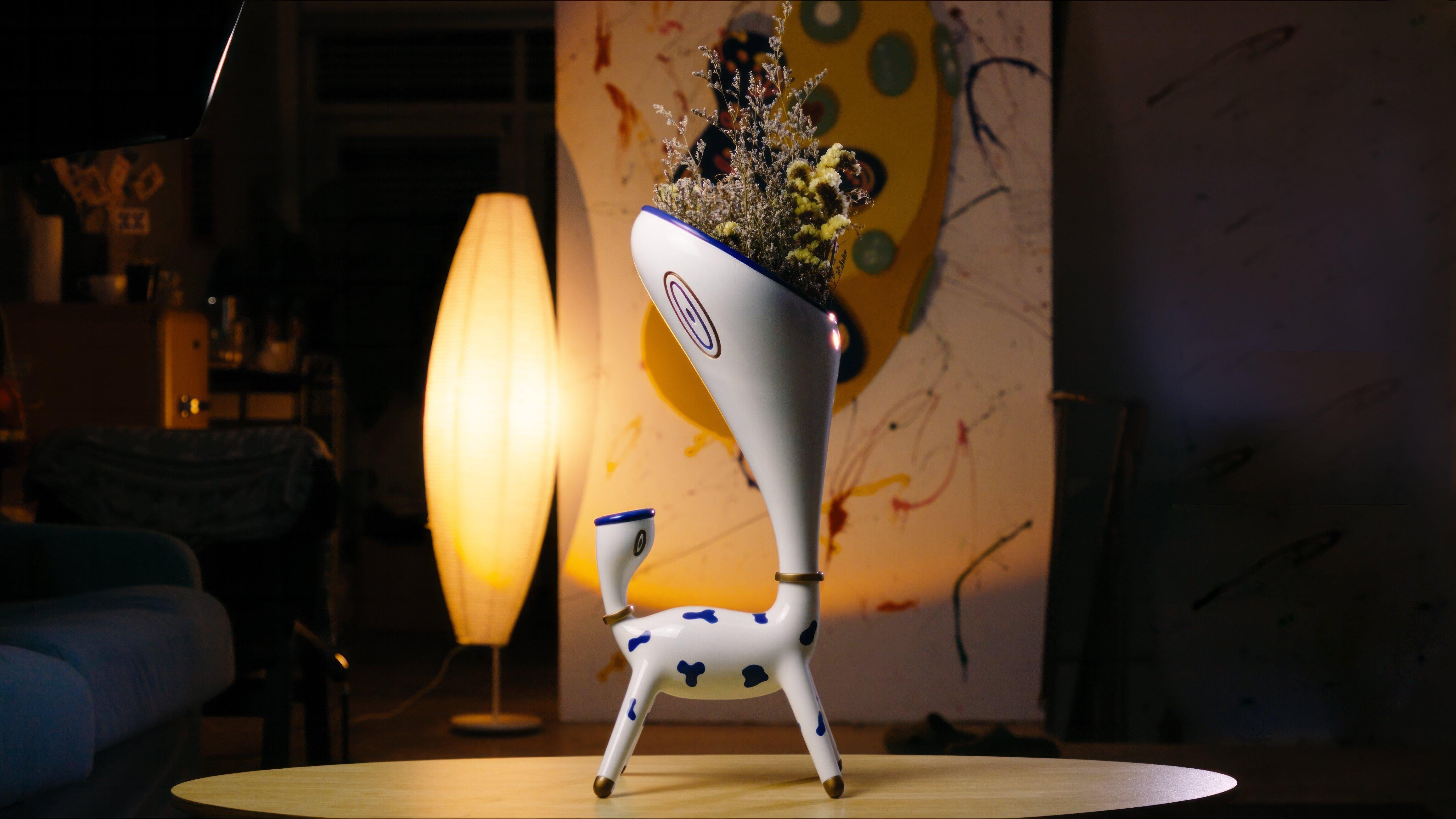 Vaso di design contemporaneo in edizione limitata Through Animal di Taras Yoom In condizioni Nuovo in vendita a วัฒนา, TH
