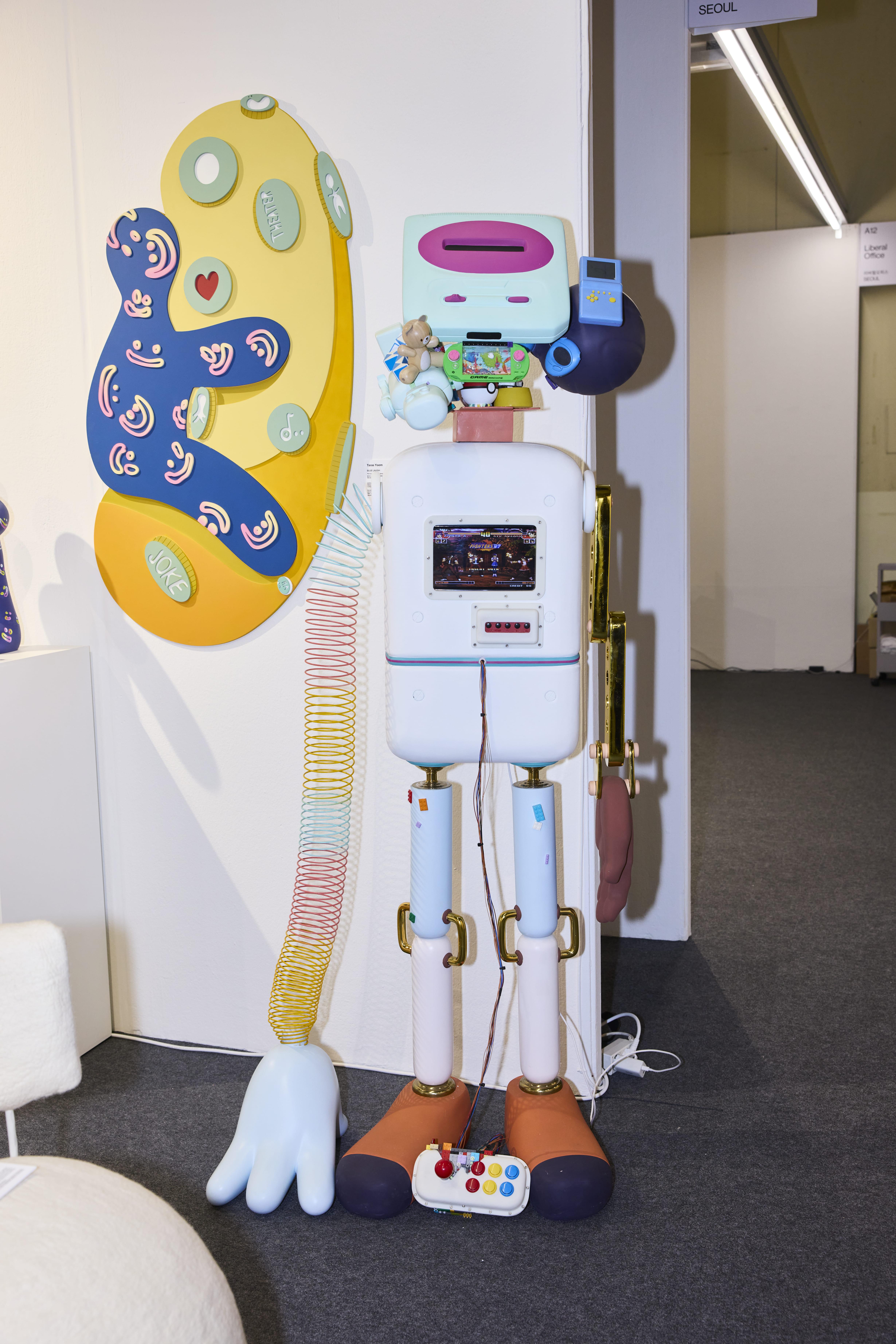 Installazione murale contemporanea in edizione limitata Blue Laugh di Taras Yoom in vendita 2