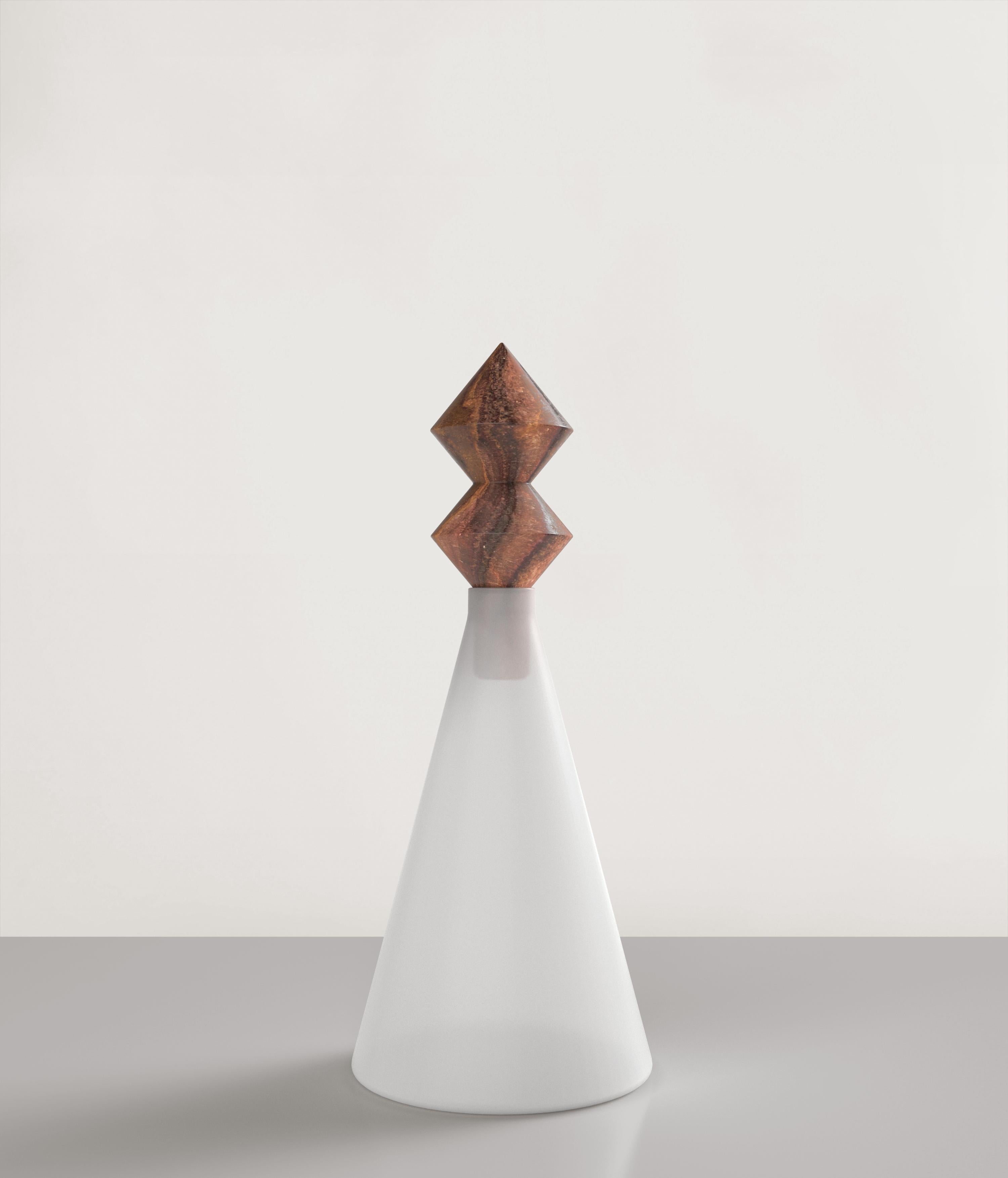 Kite V2 is a 21st century bottle made by Italian artisans in sanded white glass and miele Onyx. It is part of the collectible design language Kite that has been developed by the Edizione Limitata's art research team in Milan. The top is designed as