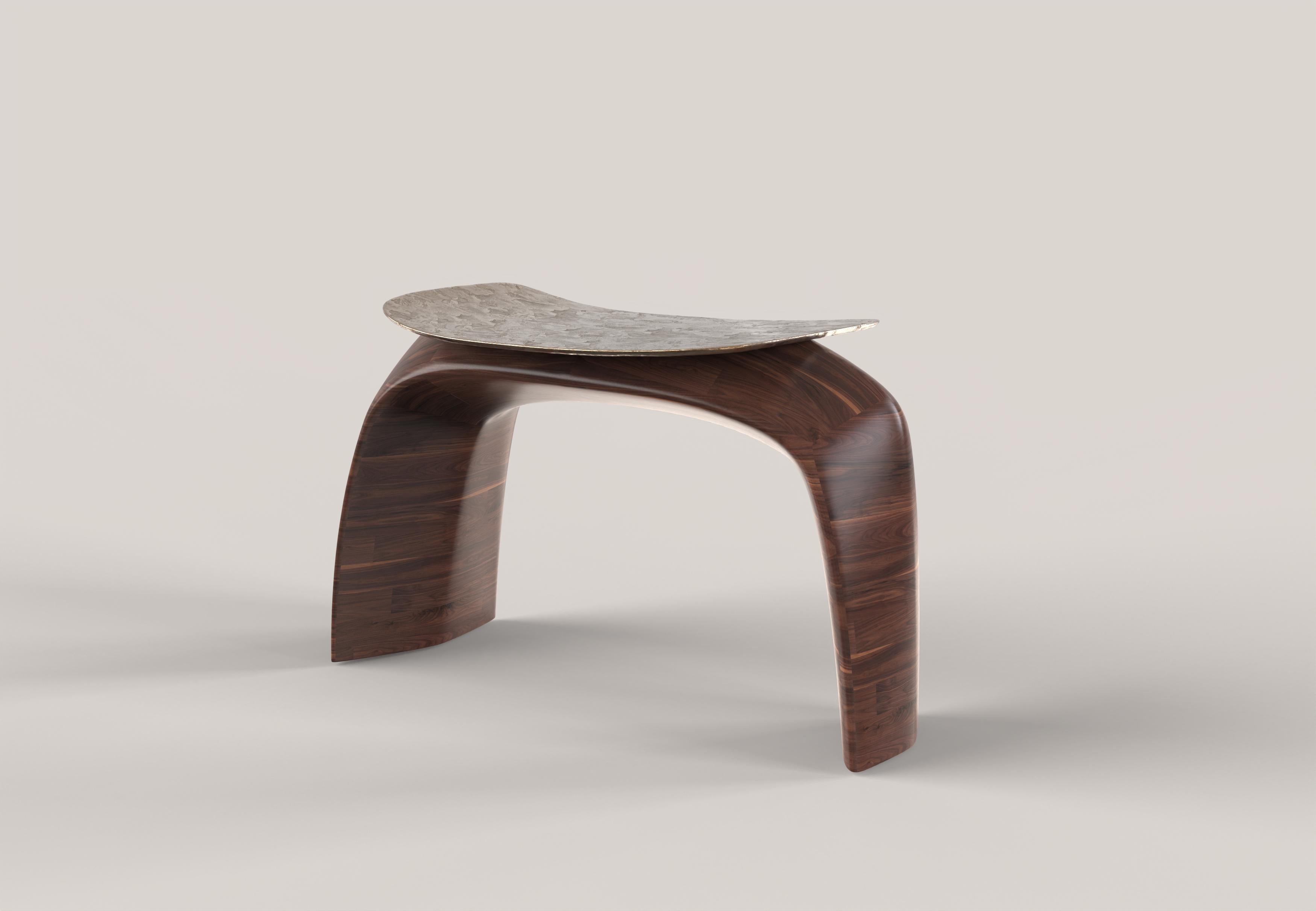 Bois Tabouret contemporain en bois et bronze à édition limitée, Bayou V1 par Edizione Limitata en vente