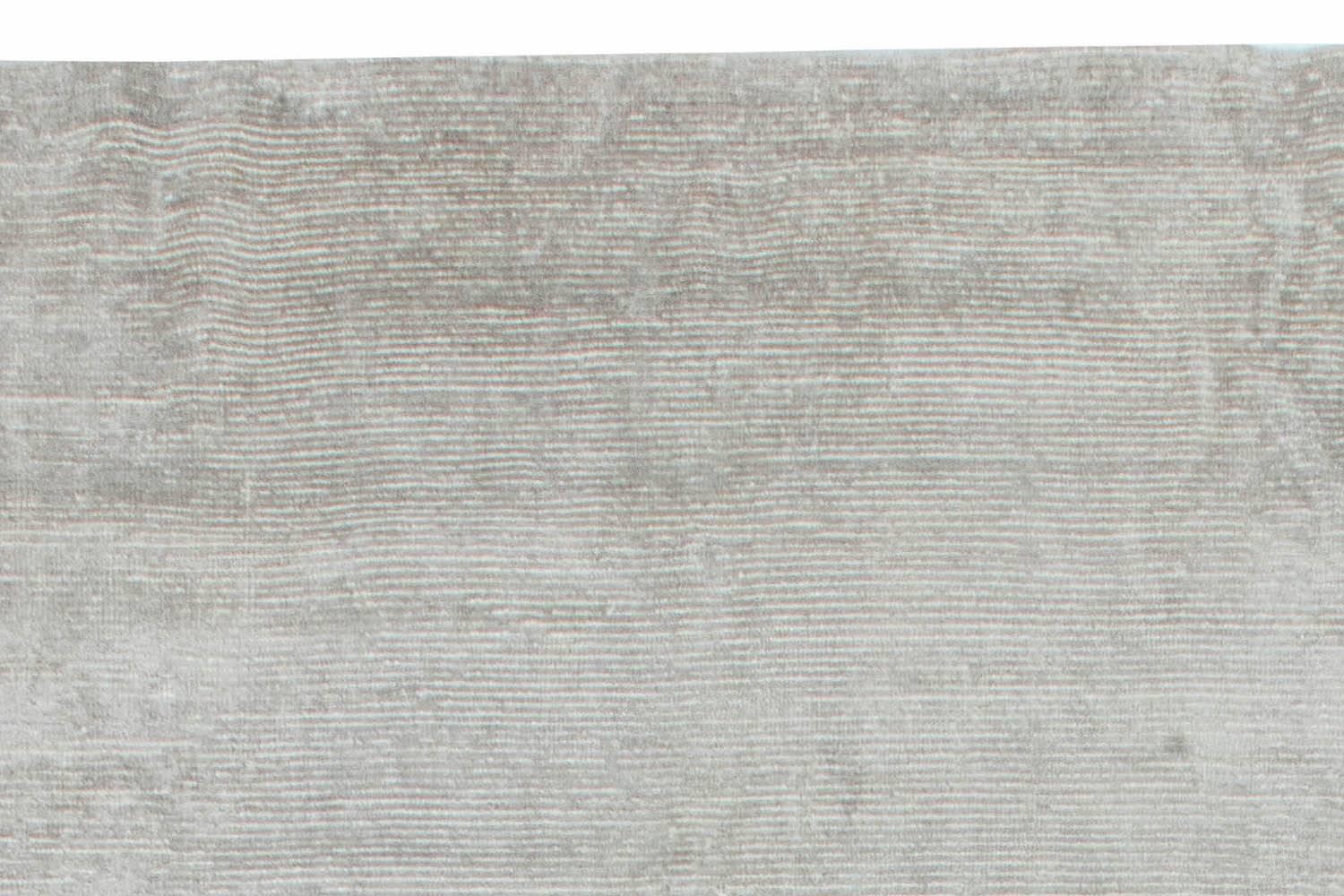 Zeitgenössischer handgefertigter grauer Wollteppich mit Liniengriff von Doris Leslie Blau (Handgeknüpft) im Angebot