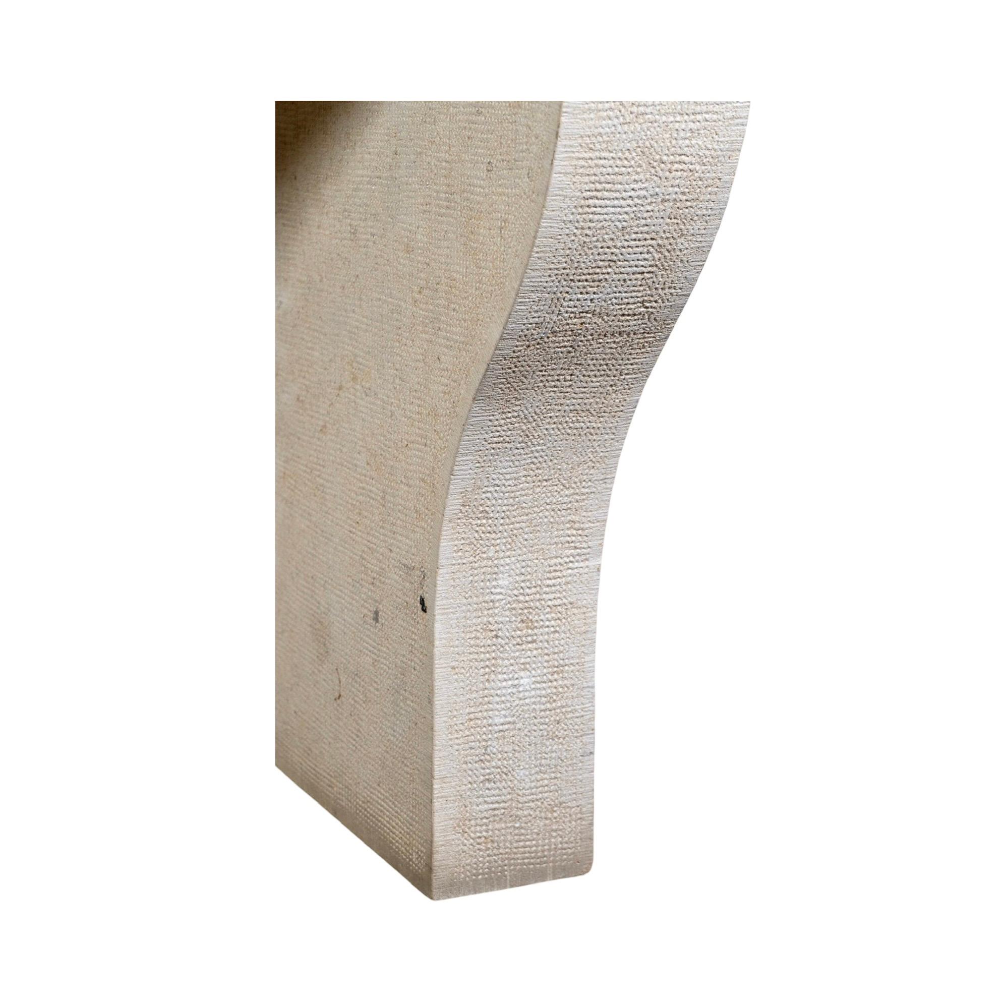 Contemporary Line Handgeschnitzter Kaminsims im Angebot 4