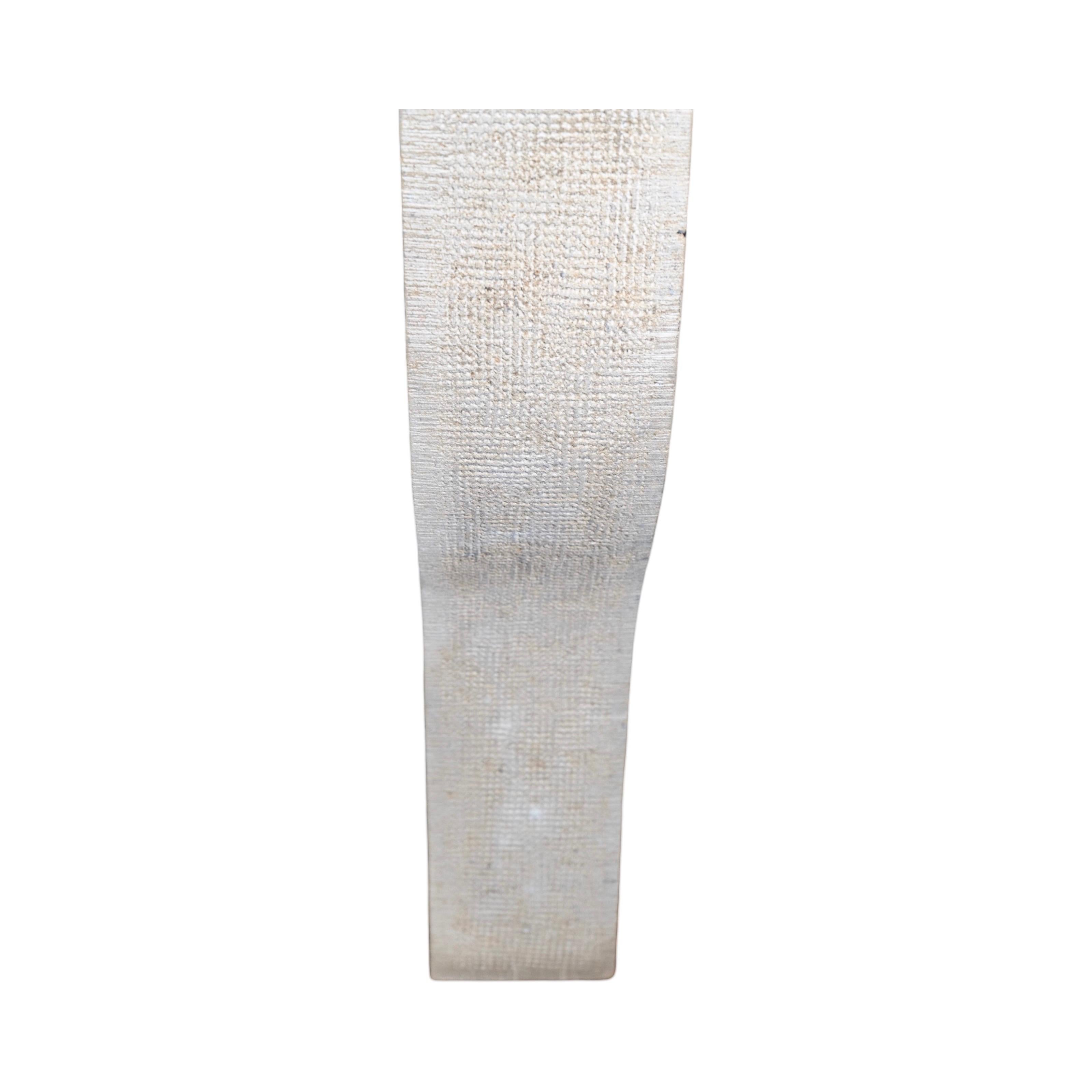 Contemporary Line Handgeschnitzter Kaminsims im Angebot 1