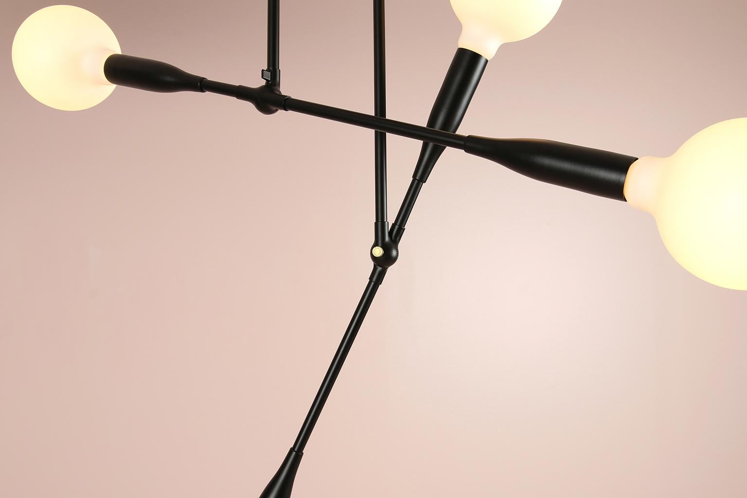 Lights contemporaines linéaires Thia en noir coquelicot par Studio Dunn Neuf - En vente à Rumford, RI