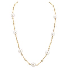 Contemporary Link 18 Karat Yeloow Gold Pearl Necklace