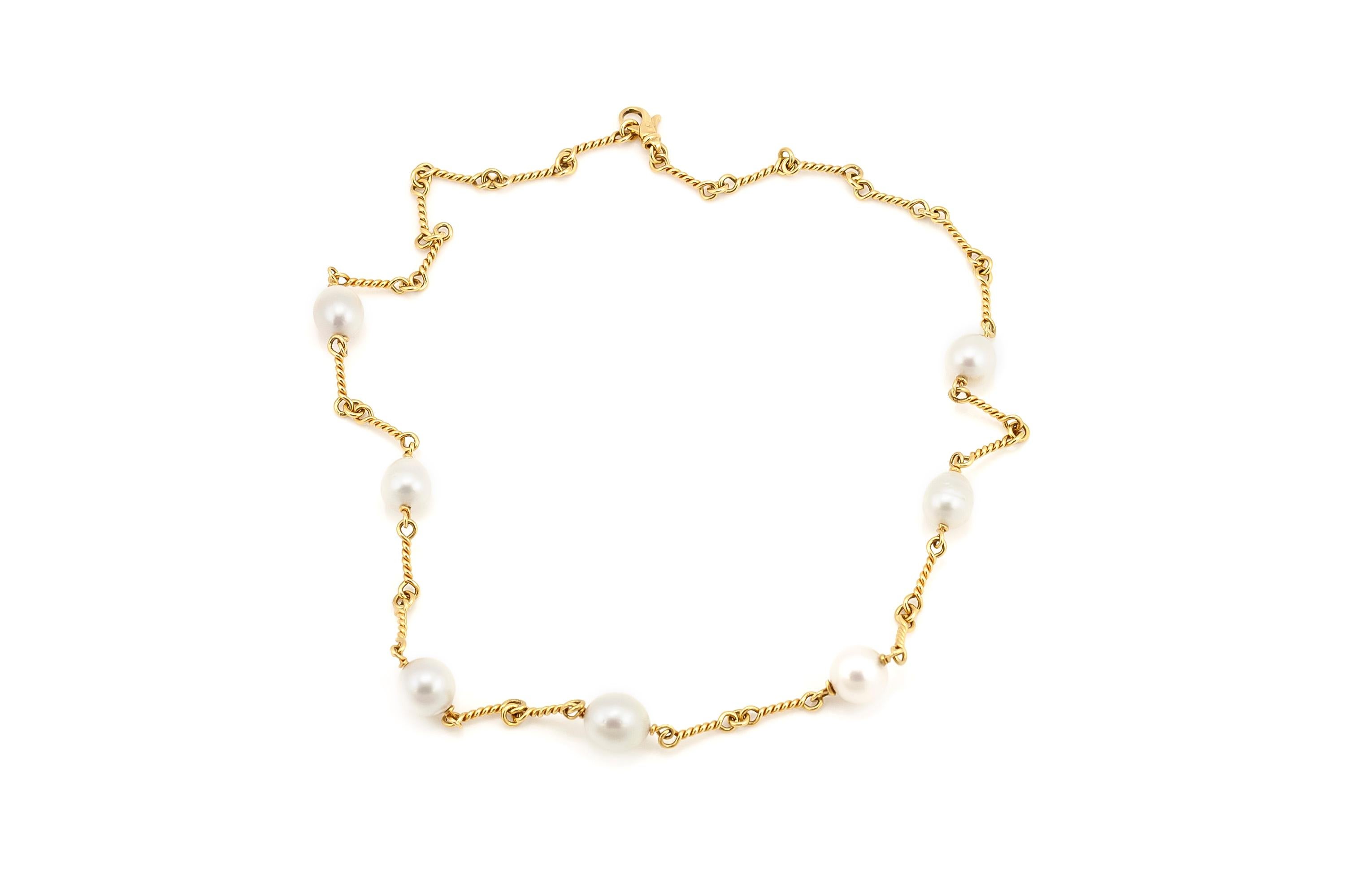 Round Cut Contemporary Link 18 Karat Yeloow Gold Pearl Necklace For Sale